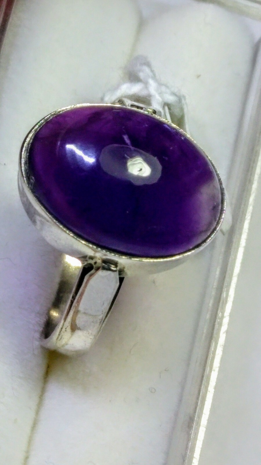 BEAUTIFUL NATURAL AMETHYST IN.925 STERLING SILVER RING IN SIZE 7.5!