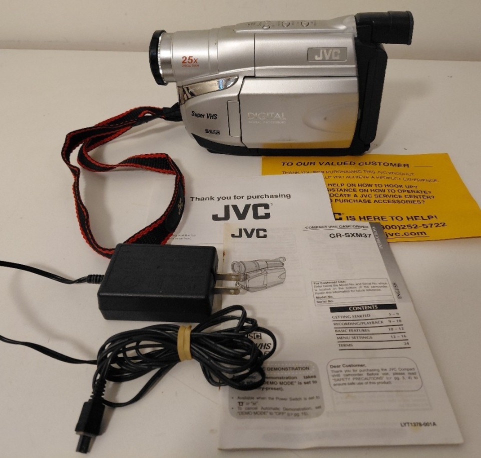 JVC GR-SXM37 Compact VHS Camcorder Super VHS 25x Optical Zoom Digital Signal
