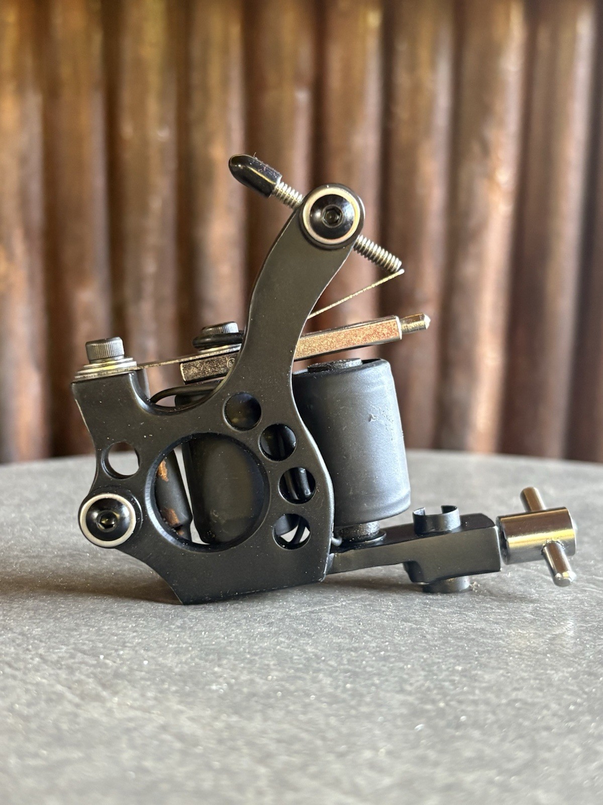 Black Custom Iron Dial Vintage Style tattoo machine Coil