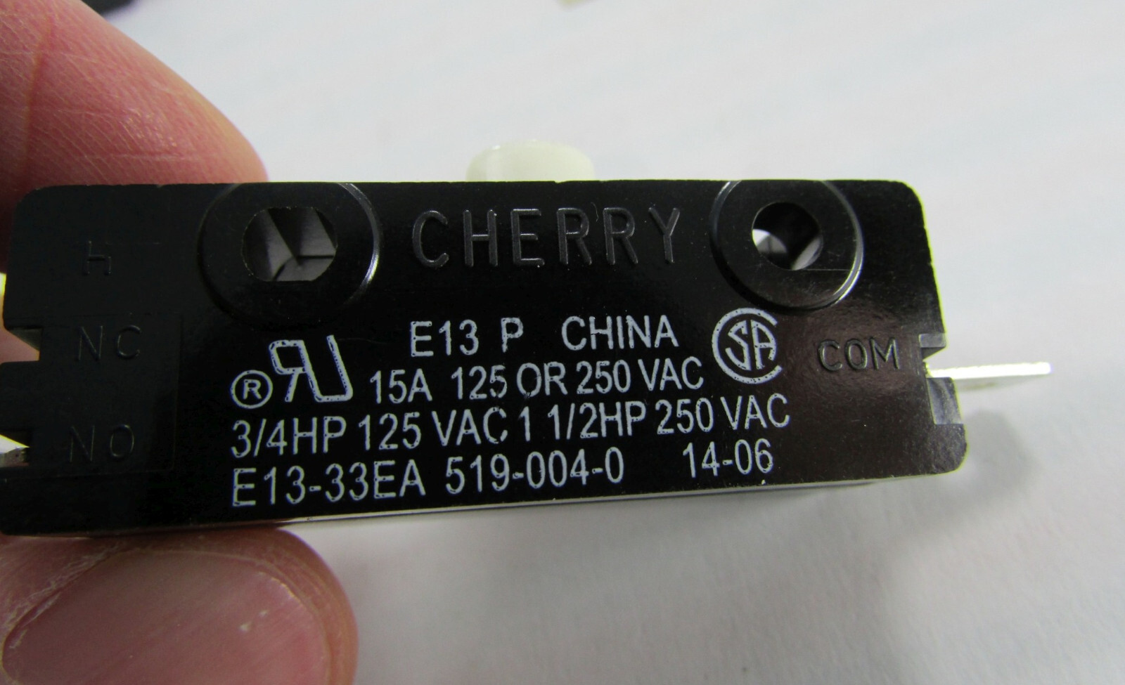 2 Cherry E13 15A Normally Open Snap Action Pushbutton Switch 125/250VAC E13-33EA