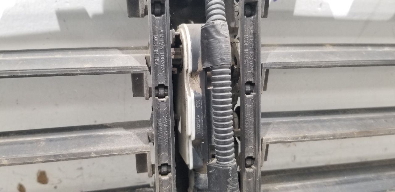 18 CHEVY SILVERADO 1500 5.3L AIR SHUTTER ASSEMBLY