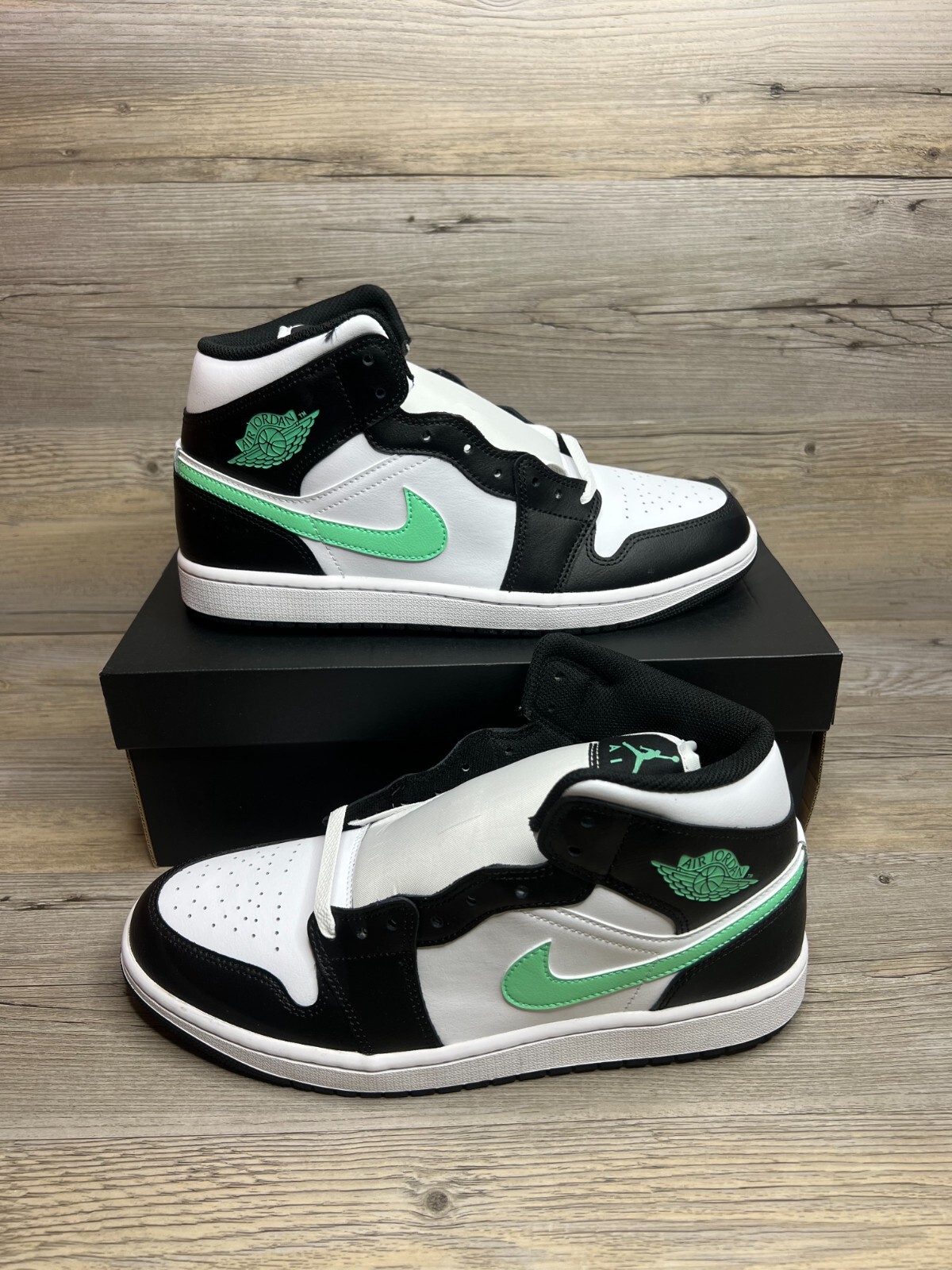 Nike Air Jordan 1 Mid Mens Size 11.5 White Black Green Glow DQ8426-103