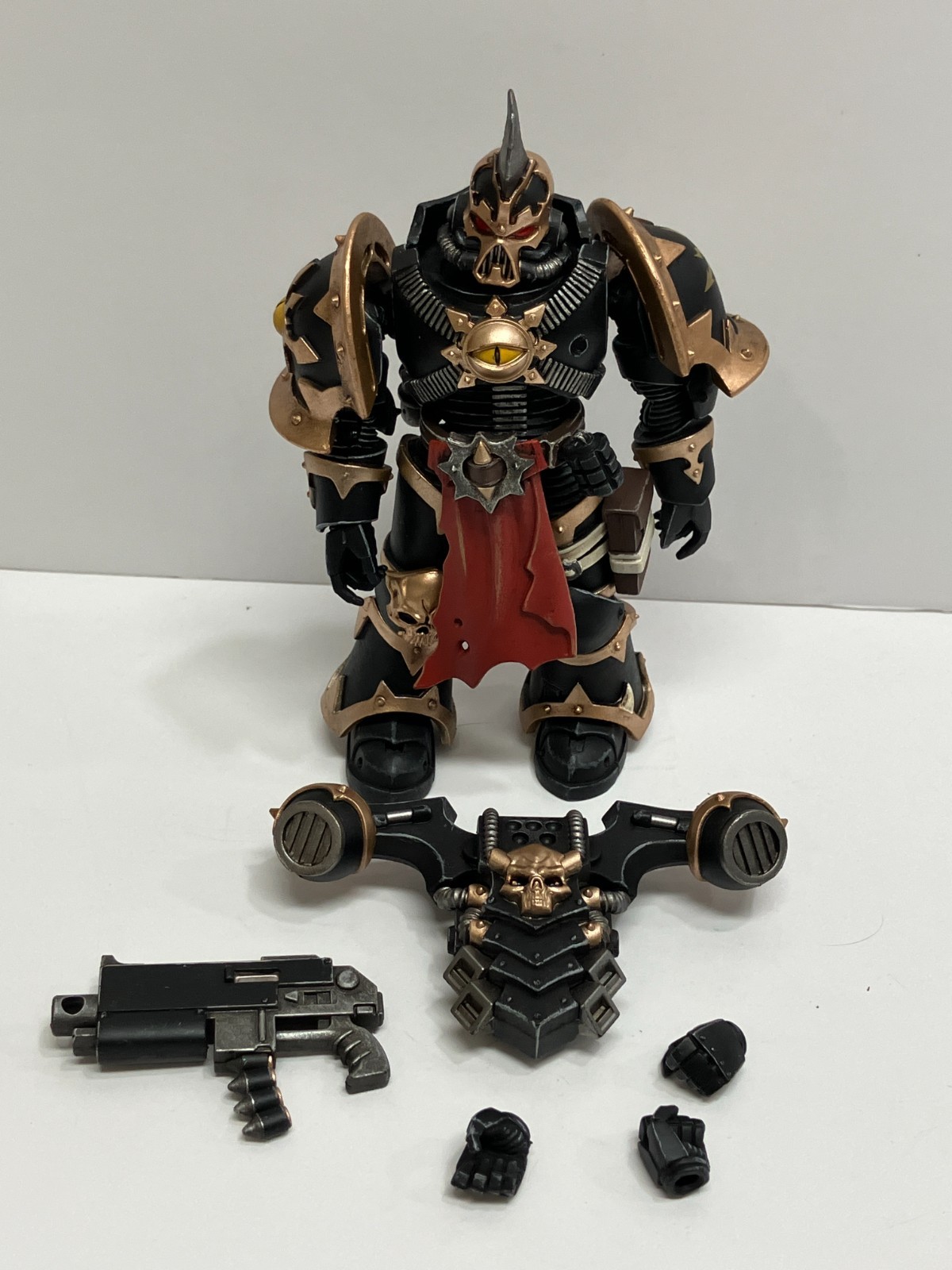 JoyToy 1/18 Warhammer 40K Chaos Space Marines Black Legion action figure