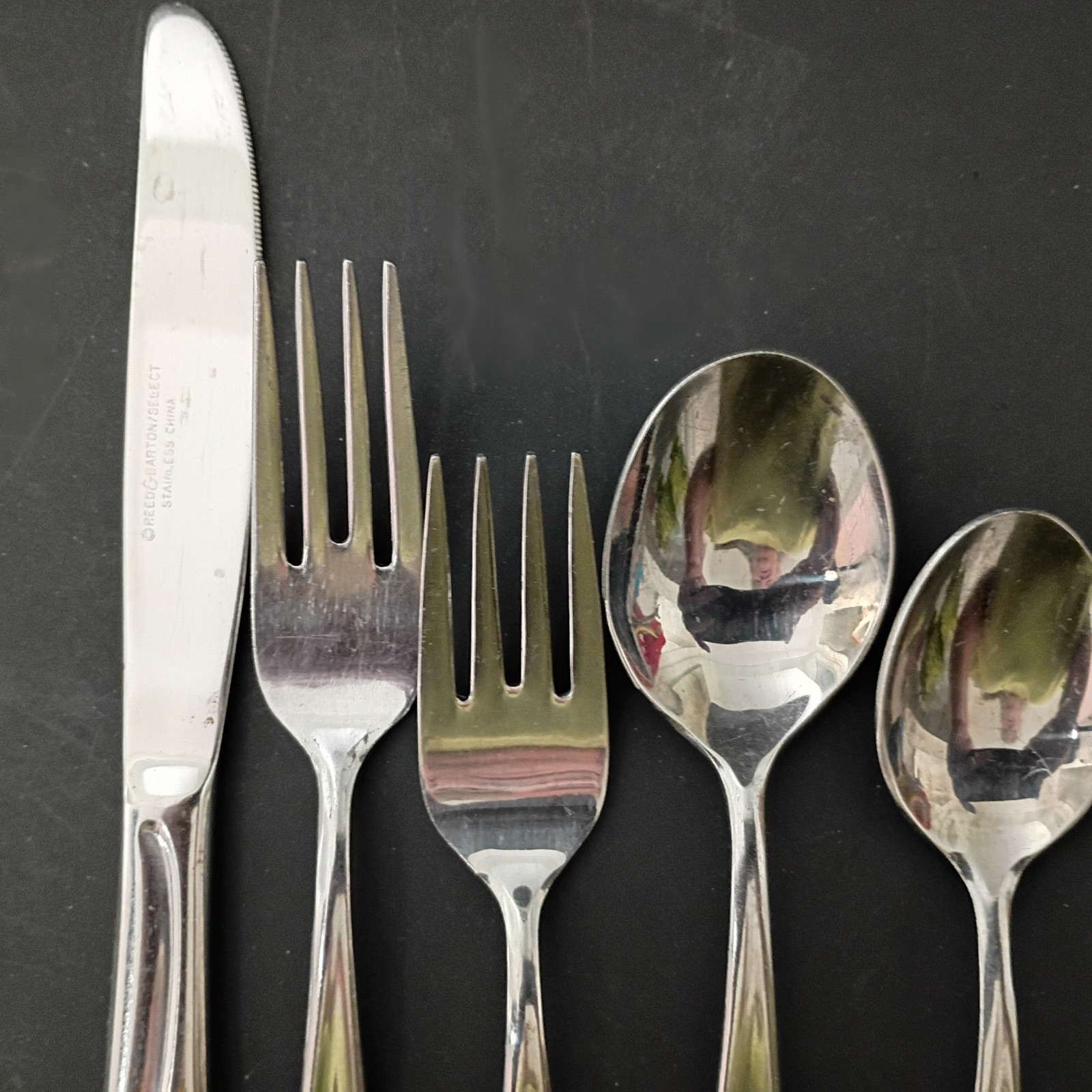 One Reed and Barton Edgartown Stainless Flatware 5 Piece Place Setting