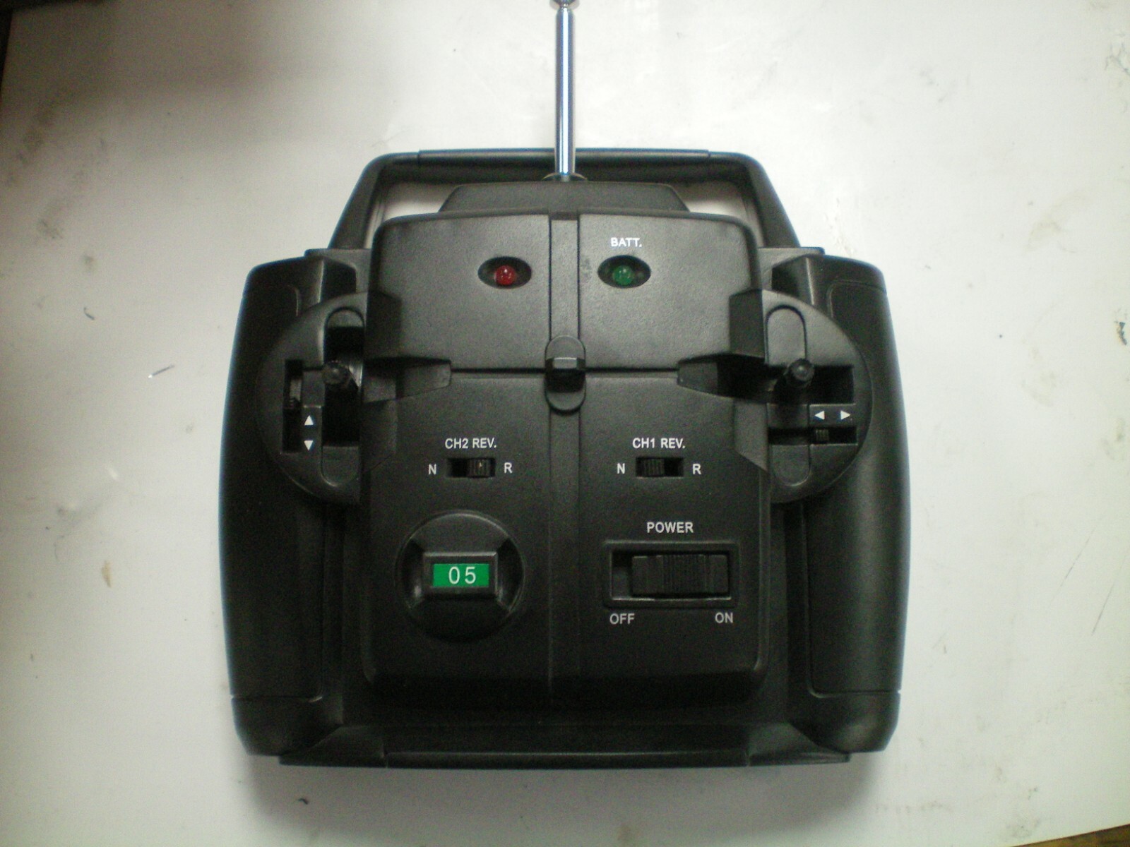 Remote control for airplane model 92304