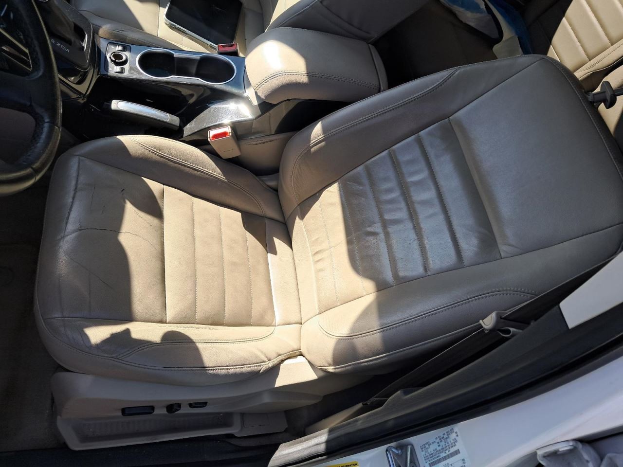 ESCAPE 2014 Glove Box 4842323