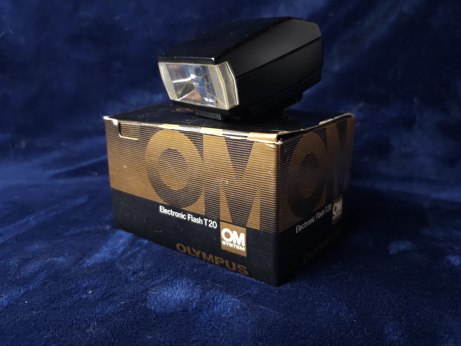 Excellent Olympus Electronic T 20 Electronic Shoe Mount Flash w/ Box & Case