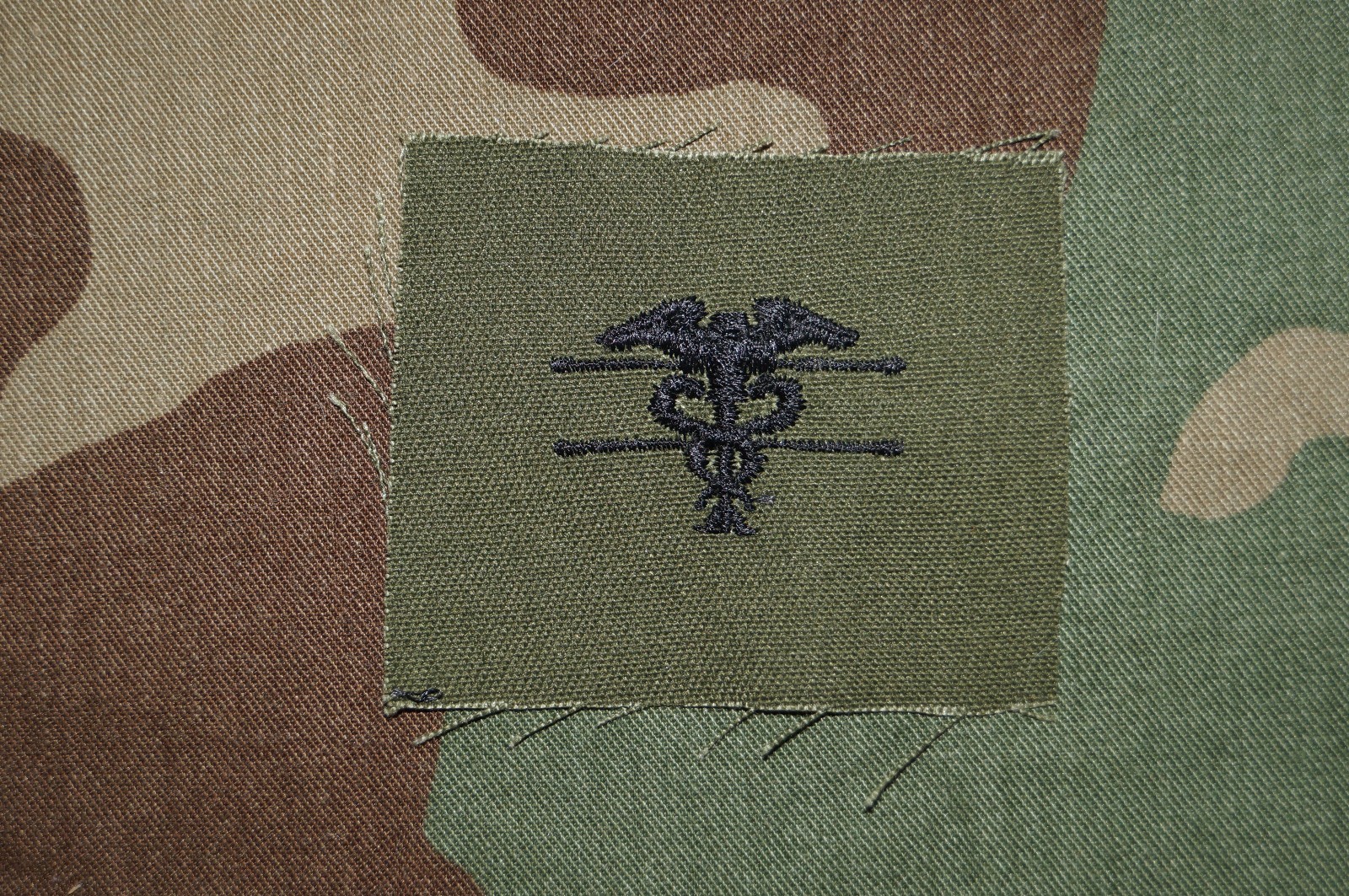 OBSOLETE US Army Expert Field Medical Badge EFMB Insignia Sew-on BDU OD Green