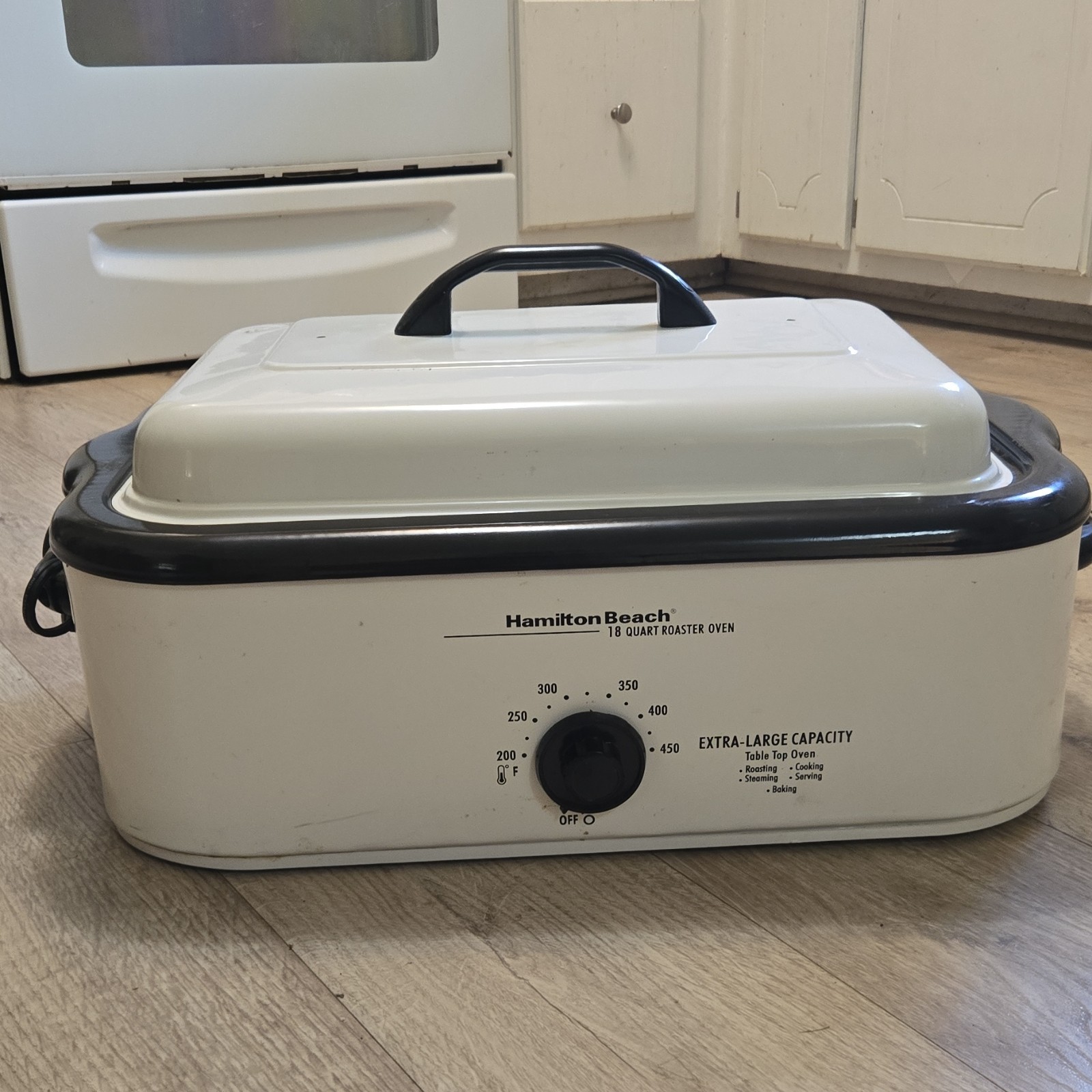 vintage Hamilton Beach 18 Quart Roaster Oven Electric White with Pans and Rack