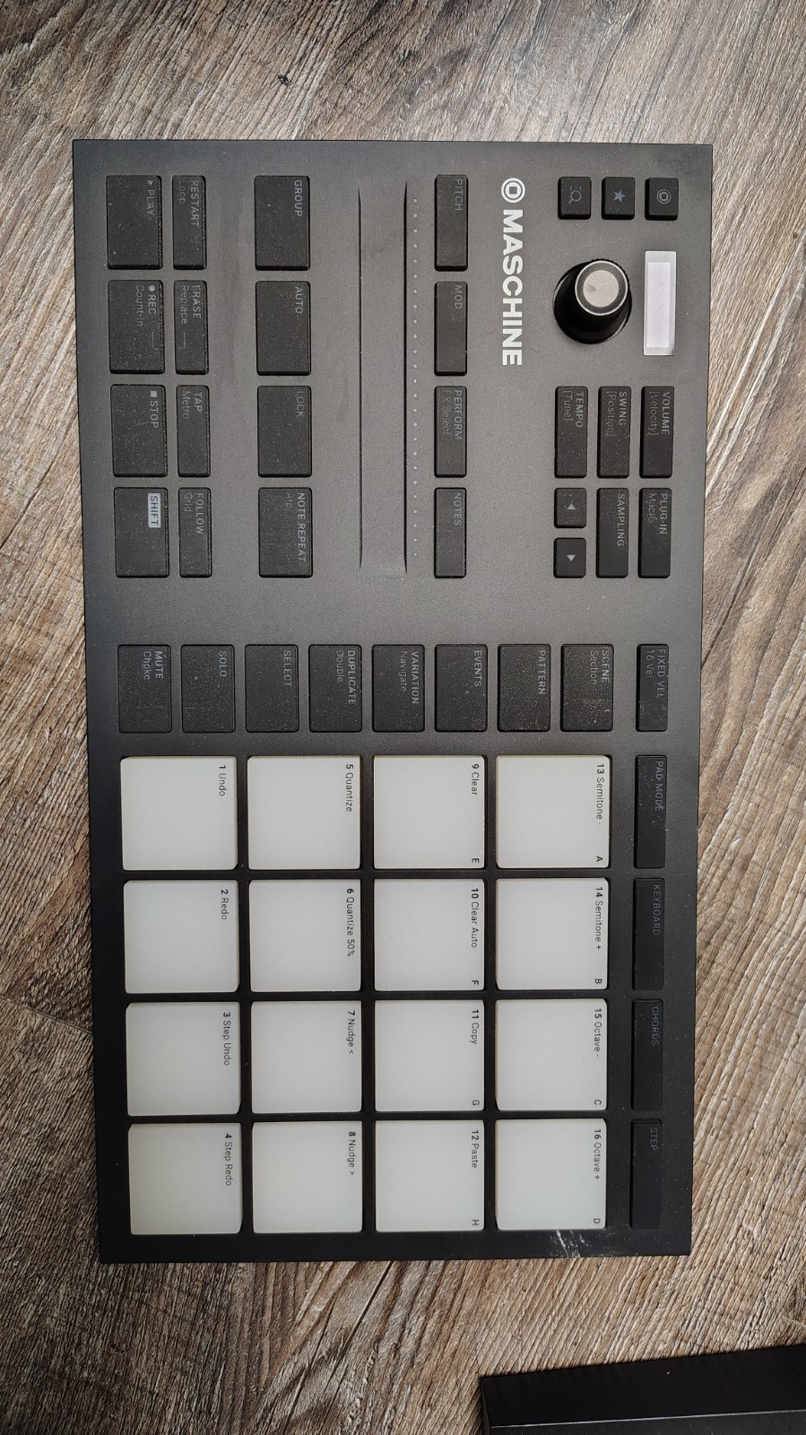 Native Instruments Maschine Mikro MK3 Sampler & Sequencer, 16 Pad Tabletop