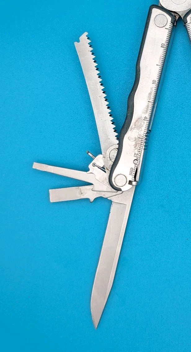 Leatherman BLAST Multi-Tool , Retired! *BROKEN SMALL EYEGLASS SCREWDRIVER*