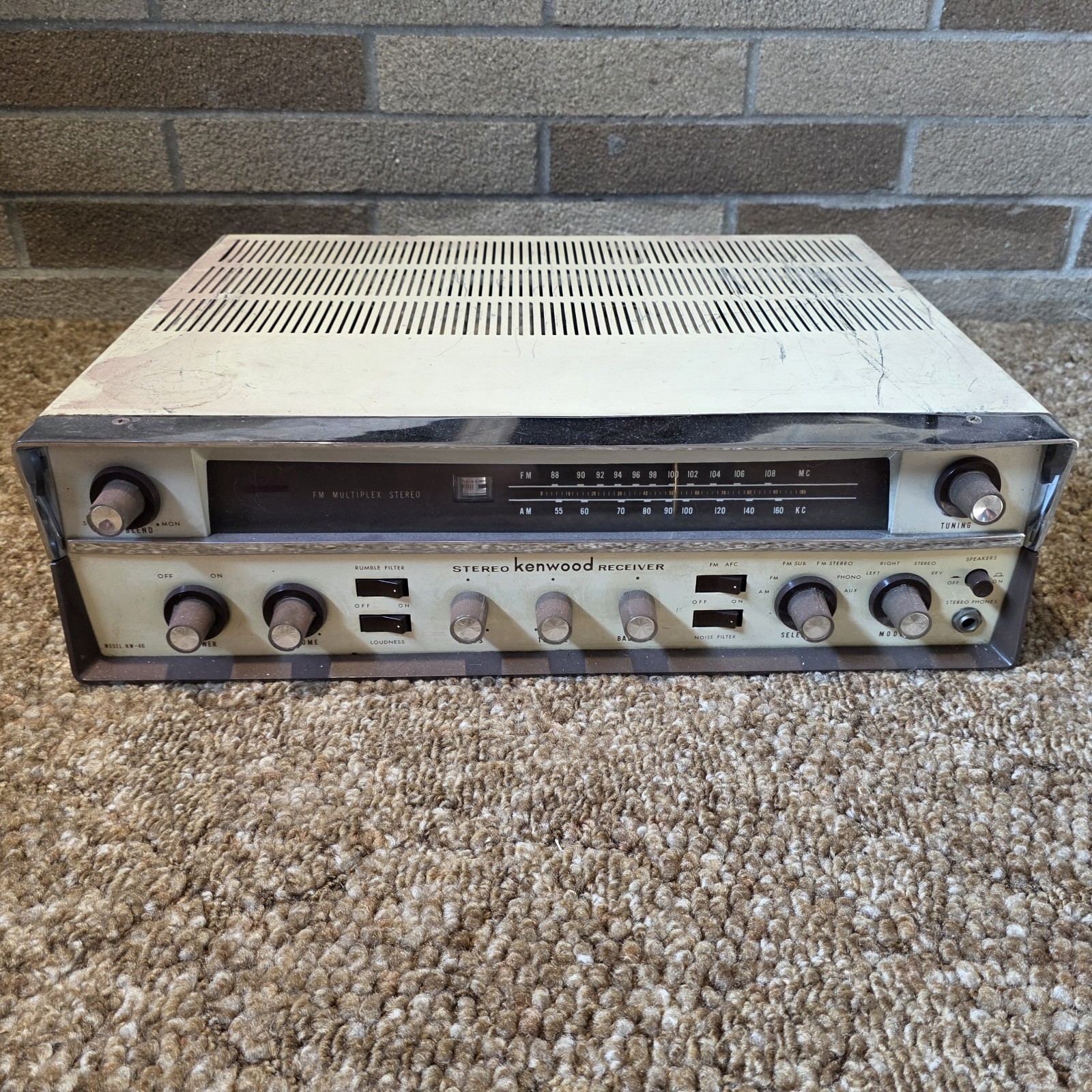 VINTAGE RARE KENWOOD KW-40 TUBE STEREO Tube RECEIVER POWERS ON UNTESTED