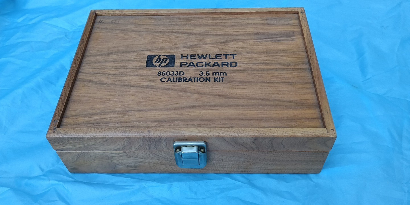 HP Hewlett Packard 85033D 3.5mm Calibration Kit Wooden Case