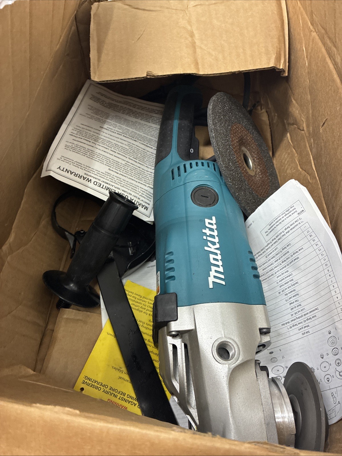 Makita GA7021 Corded Anglewith Grinder w/  AC/DC SWITCH  Reconditioned