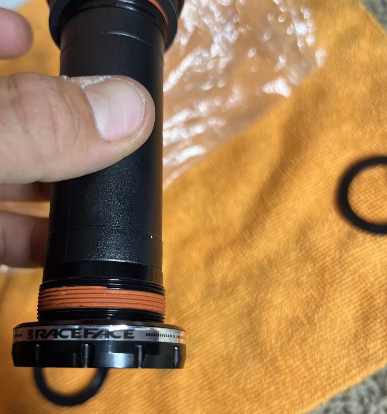 RaceFace 30mm CINCH Bottom Bracket BB BSA 100mm Shell Spindle External Seal