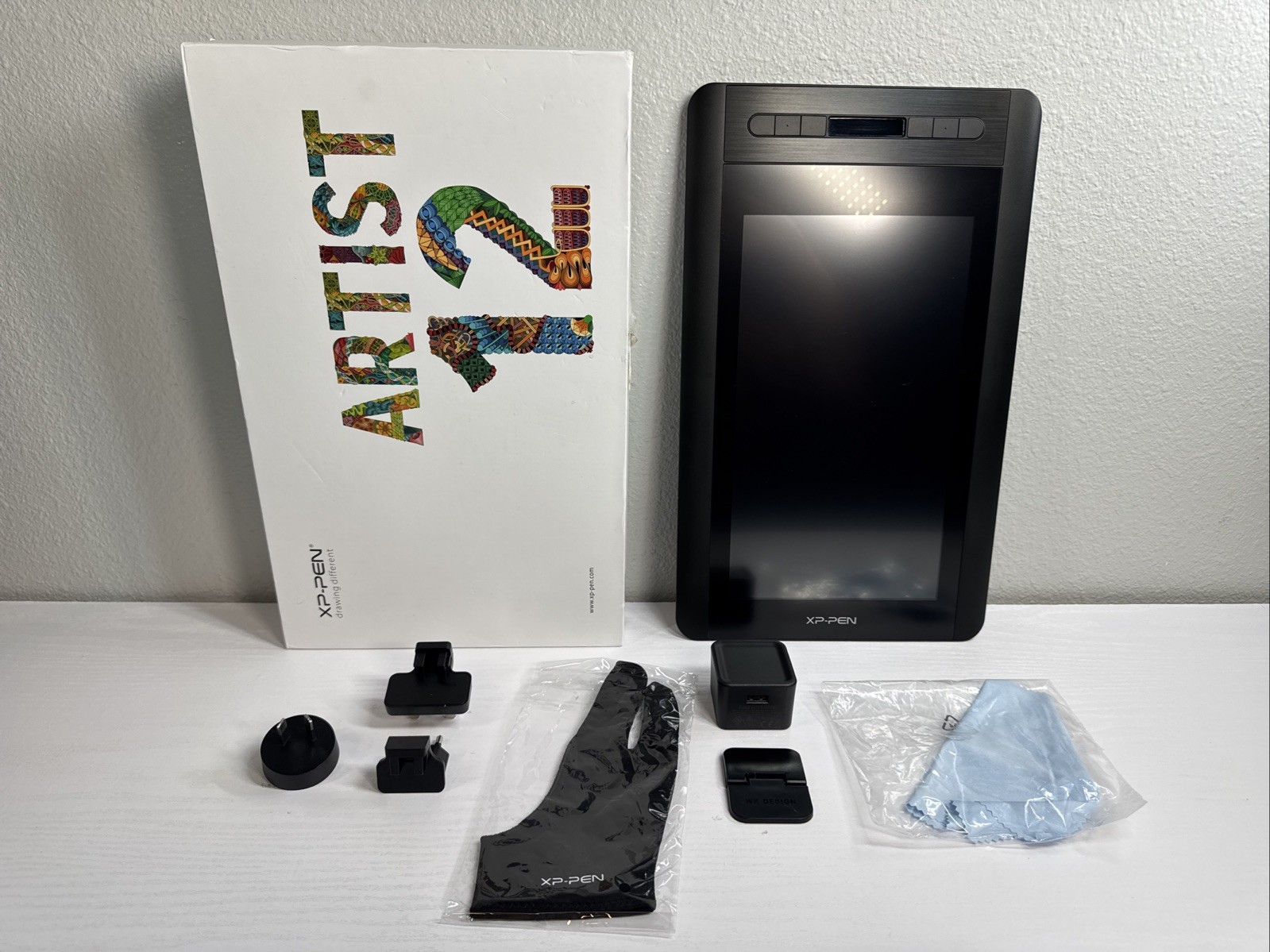 XP-PEN Artist 12 Graphics Tablet - No Pen Or Connection Cable - Powers On - READ