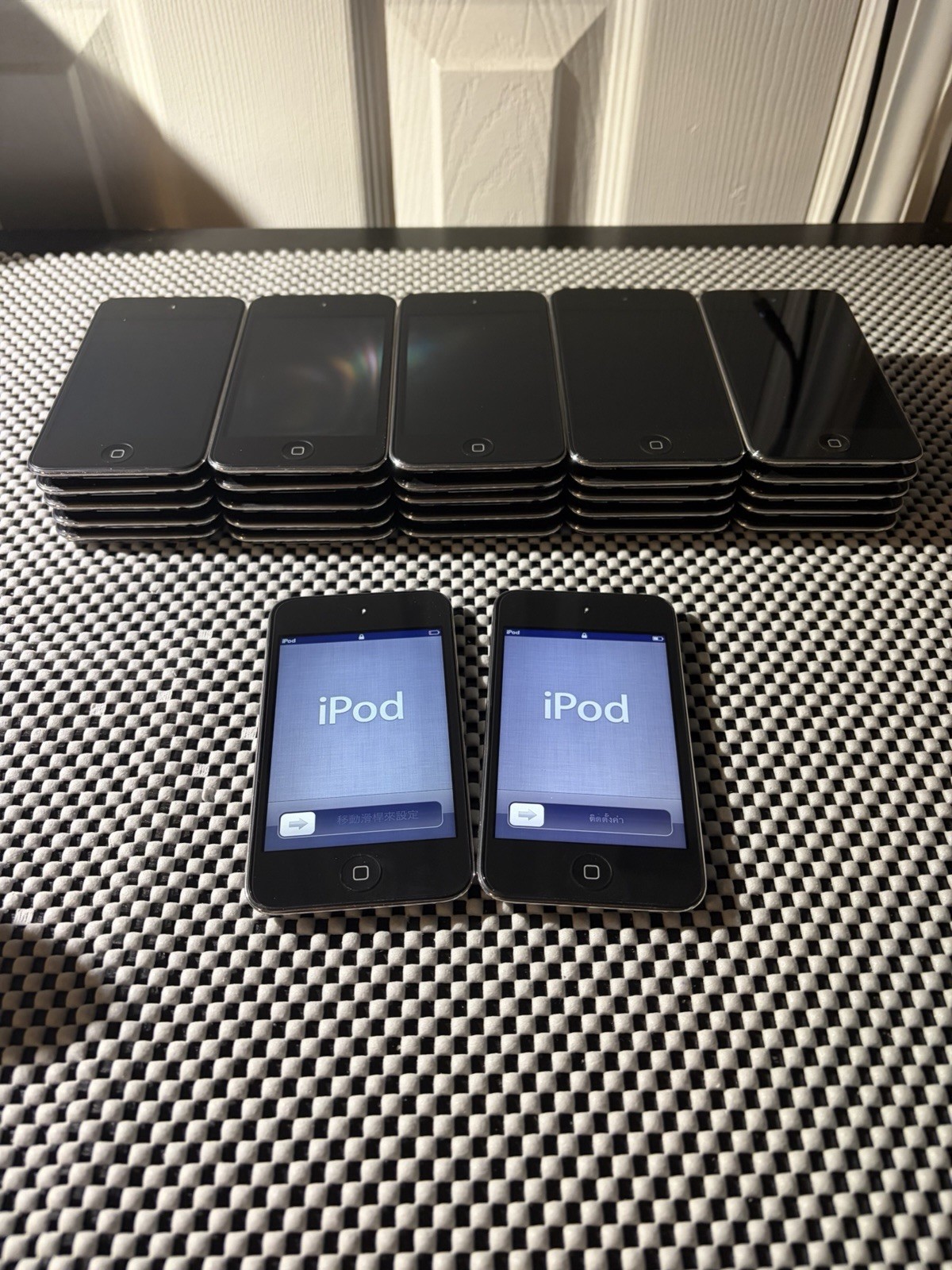 Apple iPod Touch 4th Generation A1367 8GB Black. Fully Functional.