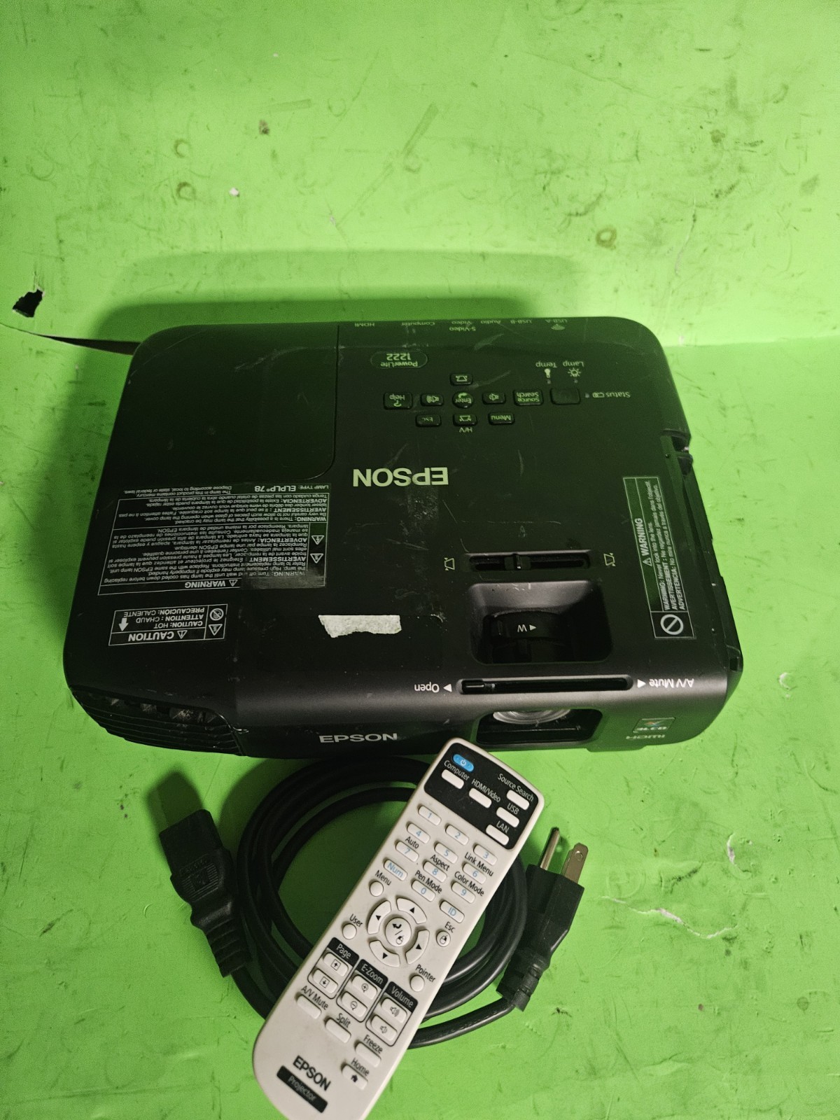 Epson PowerLite 1222 Home Cinema LCD Projector HDMI 3000 Lumens 3679H