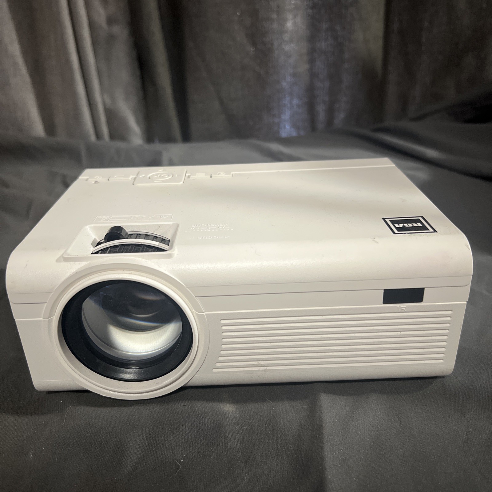RCA Home Theater LCD Projector RPJ136 1080p Projector Only, Tested, Works!