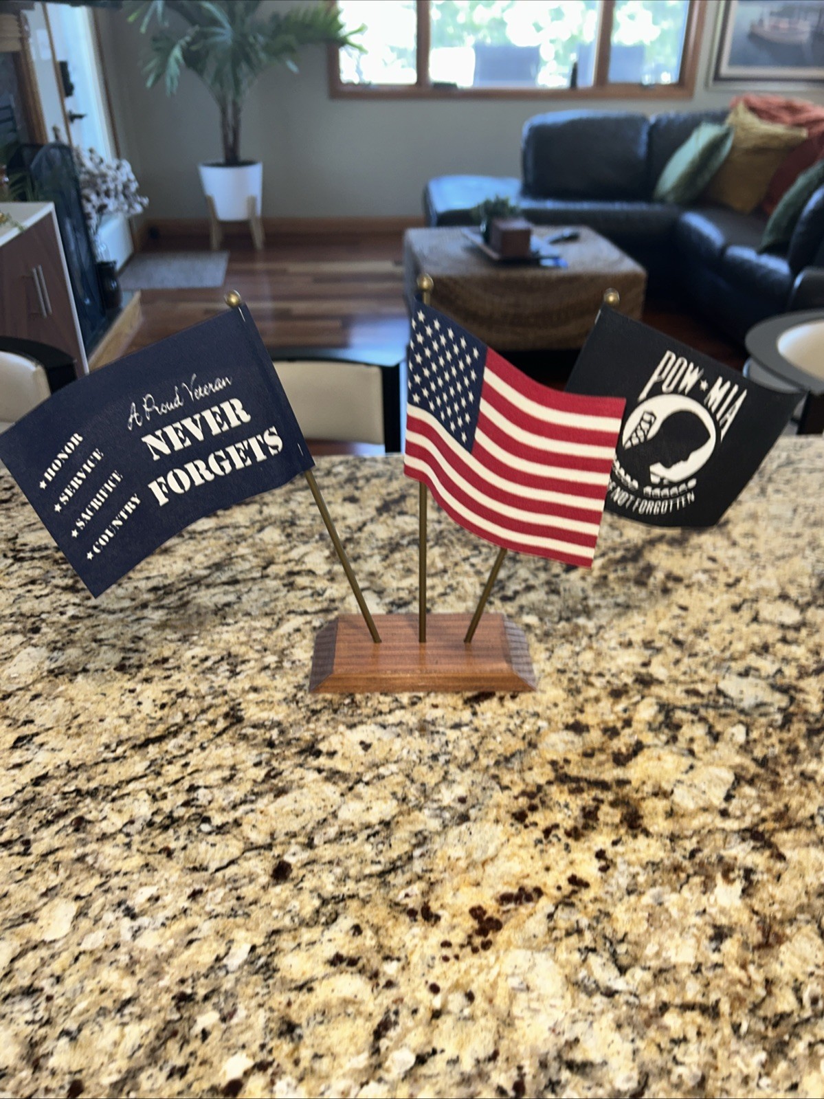 VTG 1990’s Veteran Fag USA Flag & POW/MIA Flag w/Wood Base 4”x6”