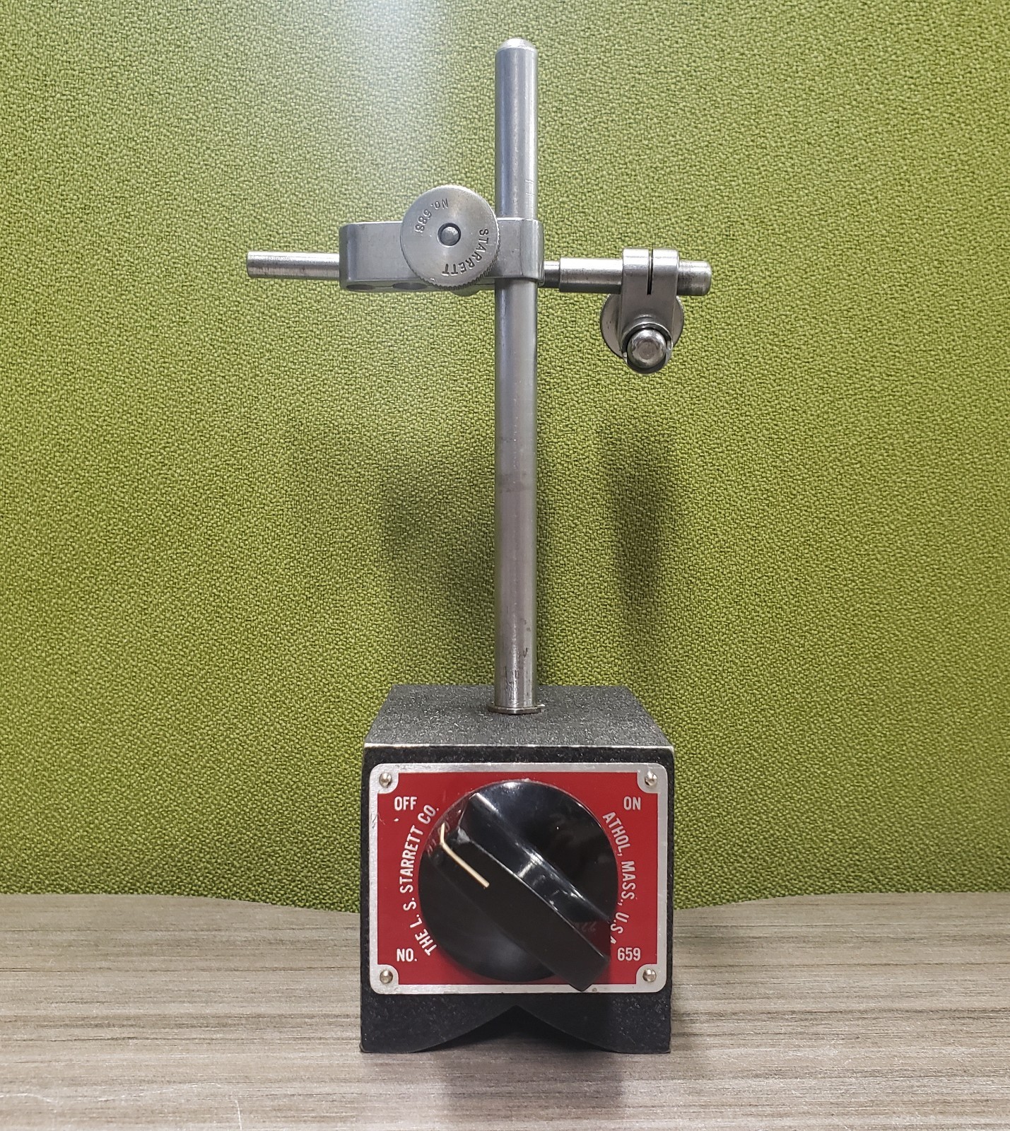 Starrett No. 659 Heavy Duty Machinists Magnetic Base Dial Indicator Stand