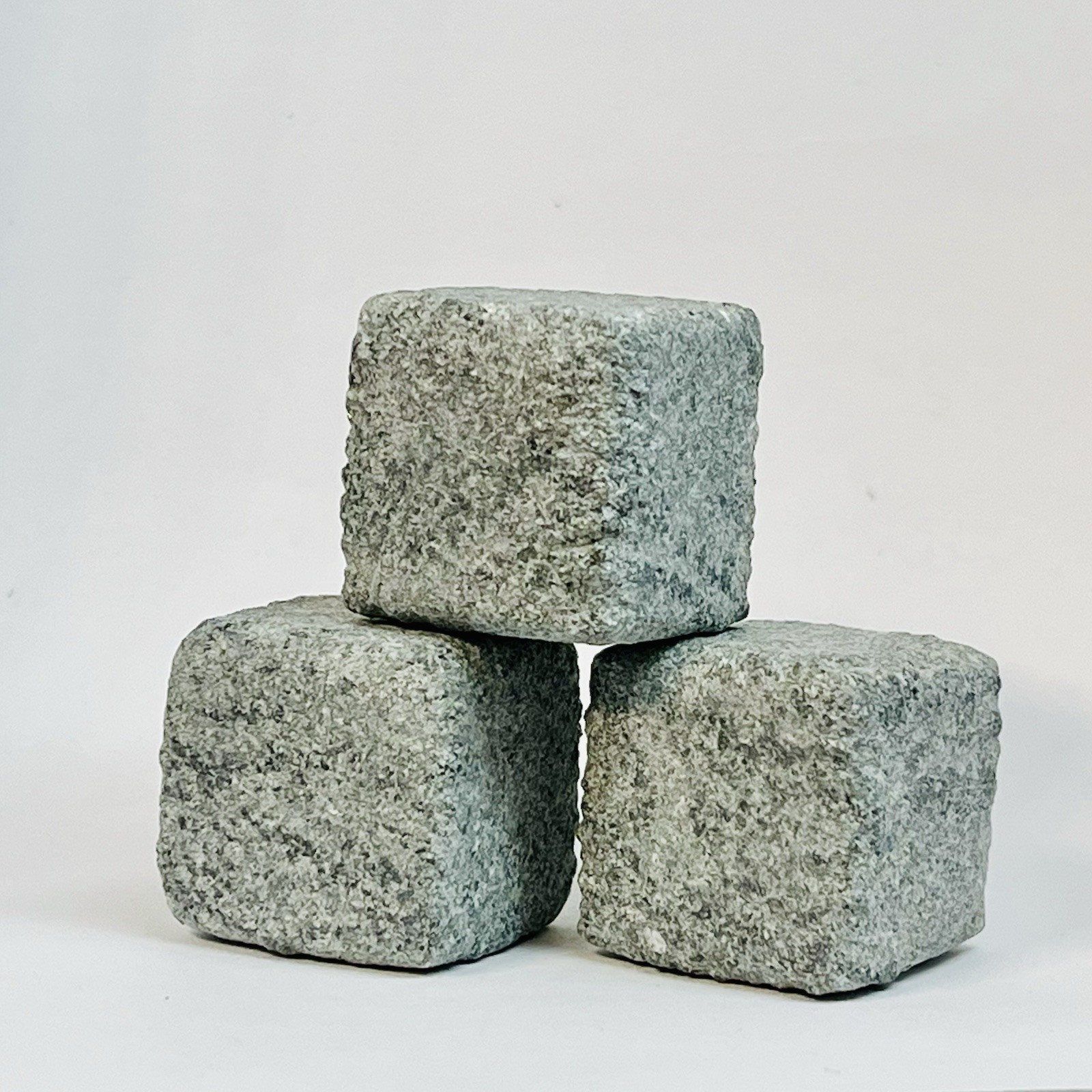 Reusable Tumbled Soapstone Cubes for Whiskey/Liquore Spirits - Set Of 3 With Bag