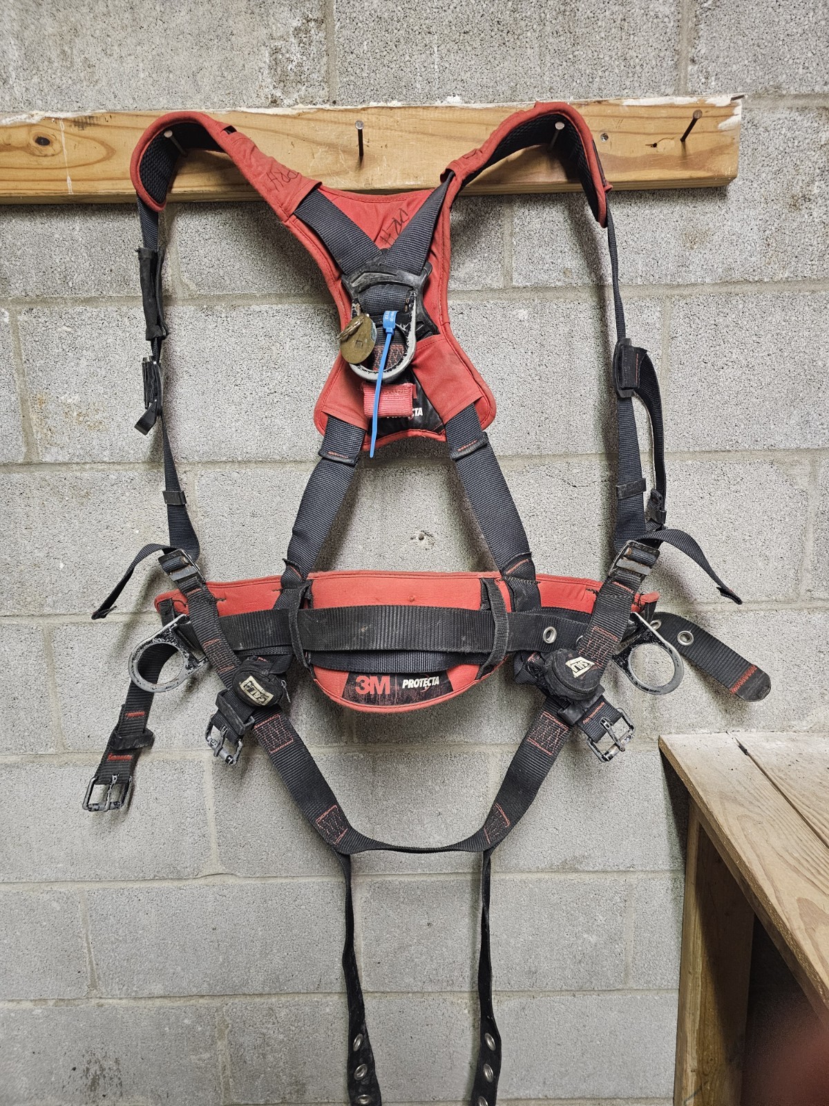 3M PROTECTA 1161205 MED/LG FULL BODY HARNESS W/ BELT FALL PROTECTION SALA