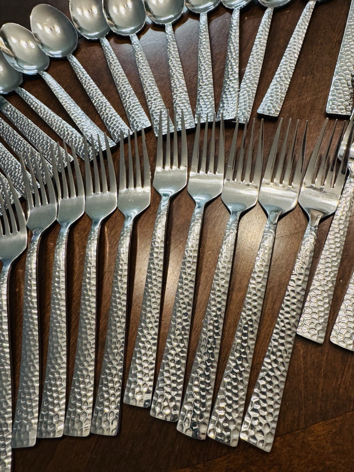 50 PCS Elyon Crown Hammered Reflective Silver Flatware Hi Quality Stainless SET
