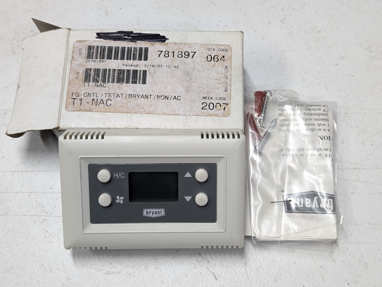 T1-NAC Bryant RNC Non-Programmable Thermostat for AC and Heat
