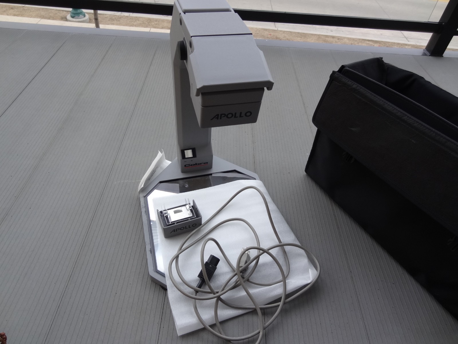 Apollo Cobra Portable Reflective Overhead Projector w/Carrying Case -VS 3000