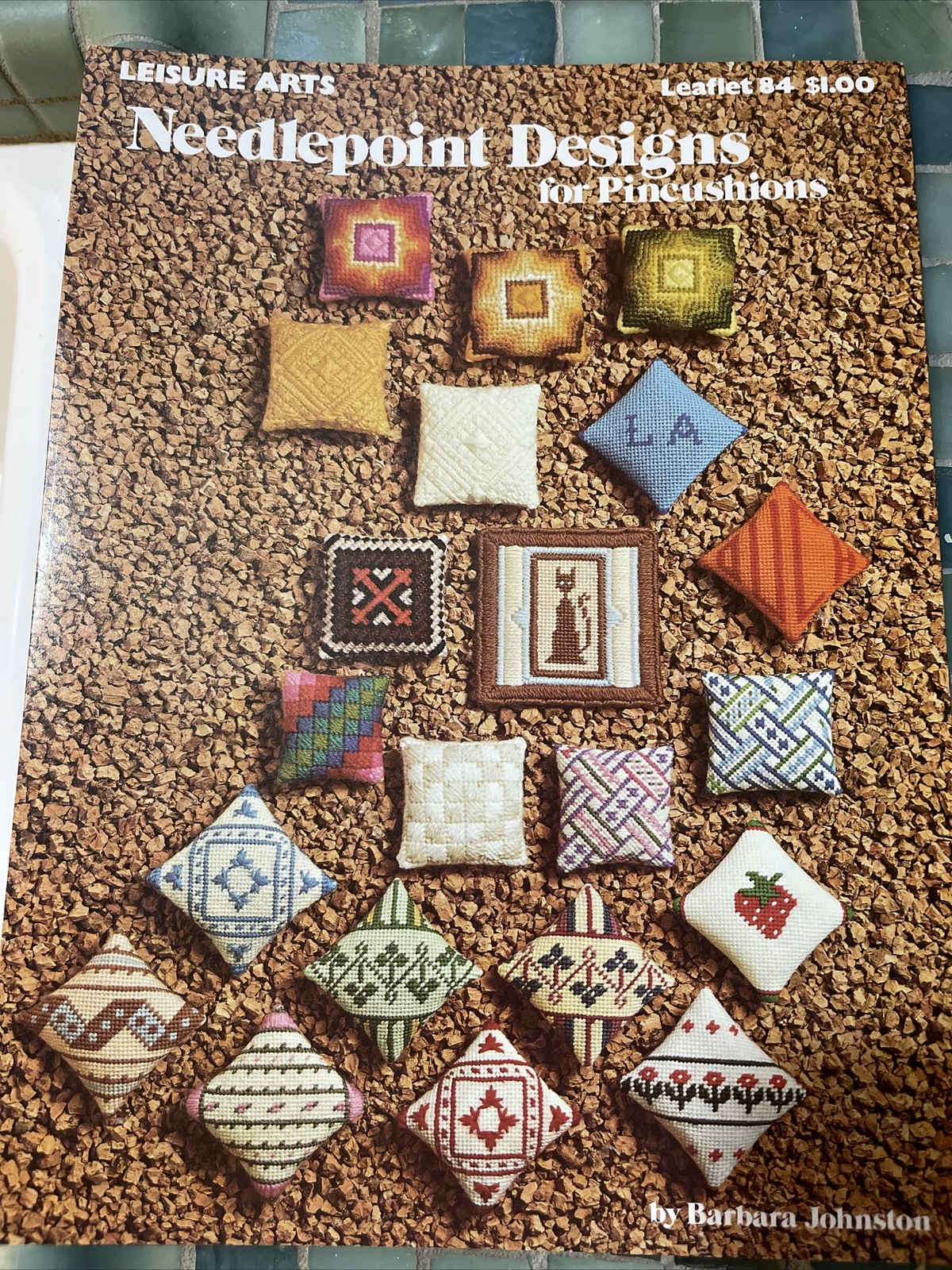 Needlepoint Pattern Booklet: Needlepoint Designs for Pincushions (Leisure Arts)