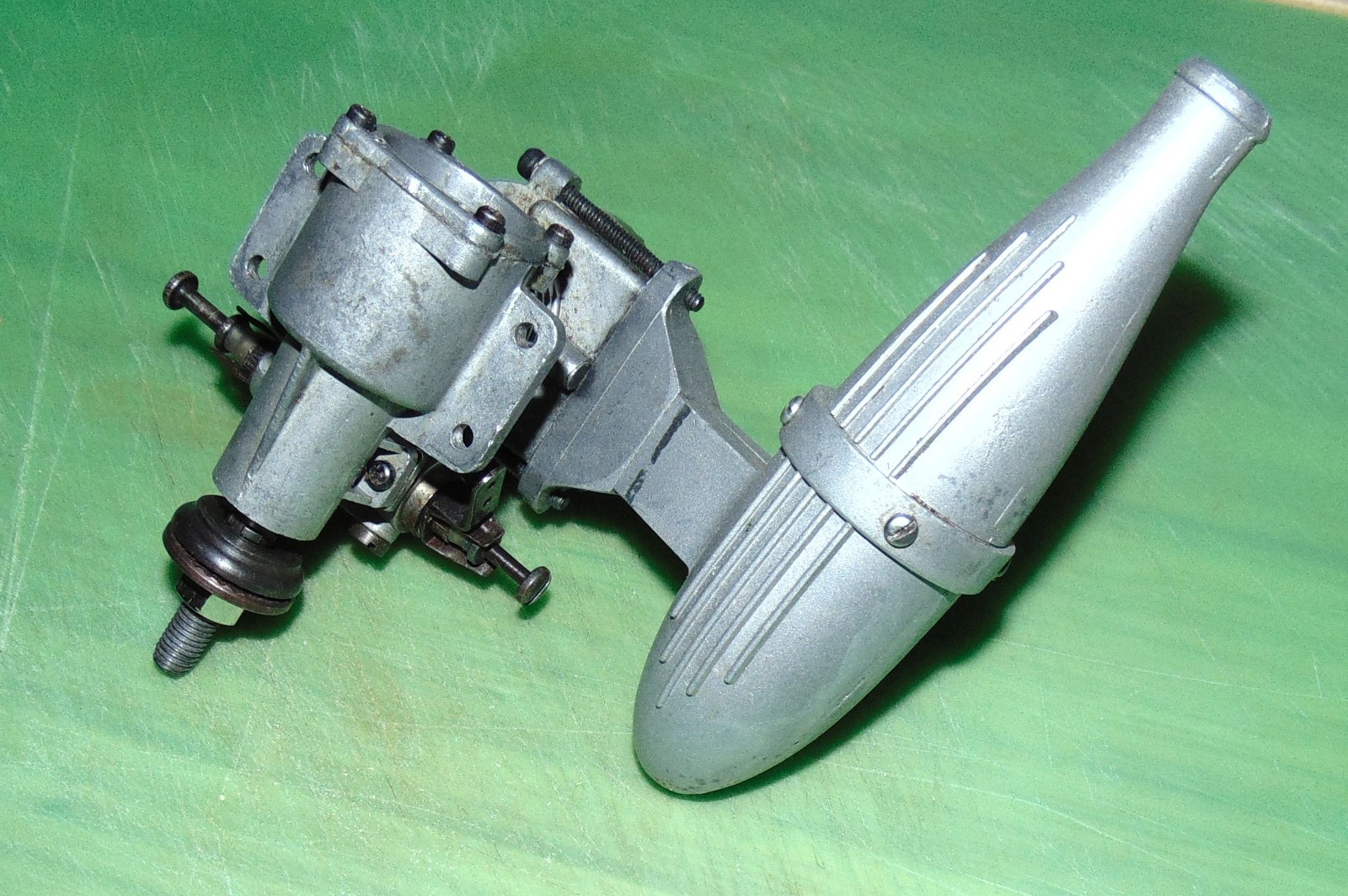 Fox 25 RC Model Airplane Engine wth muffler, used lightly