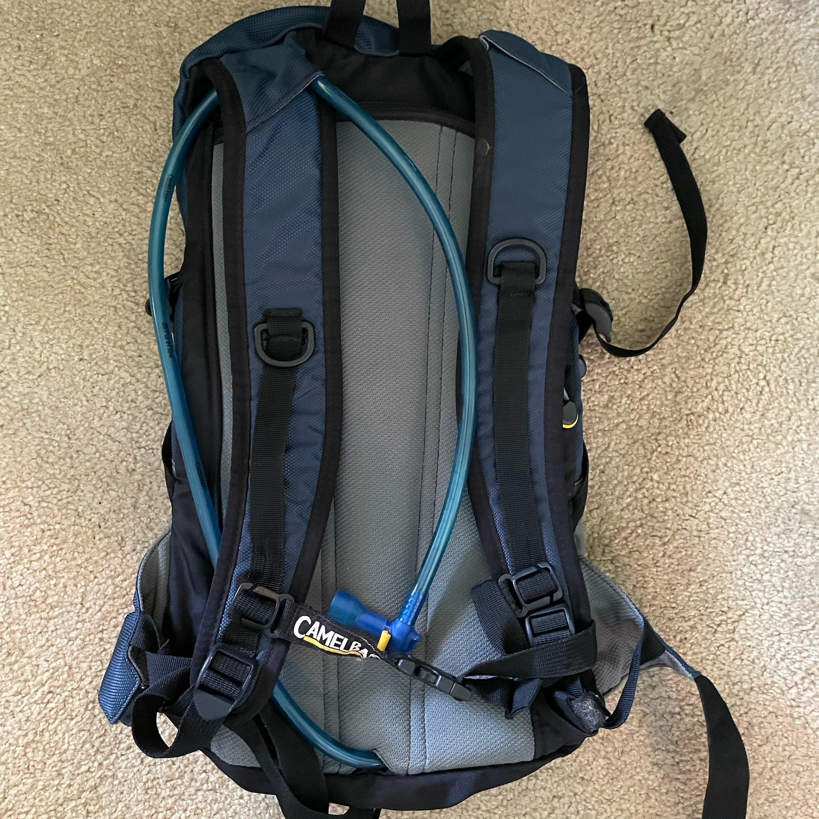 CamelBak M.U.L.E. Hydration Backpack Black/Gray Hiking Day Pack With Bladder