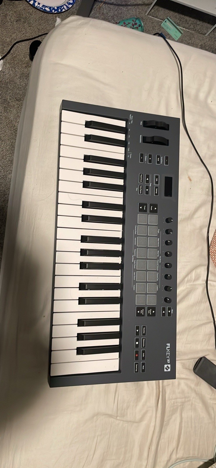 FL key roland 37 bro amazing music production, can send a vid of it working.