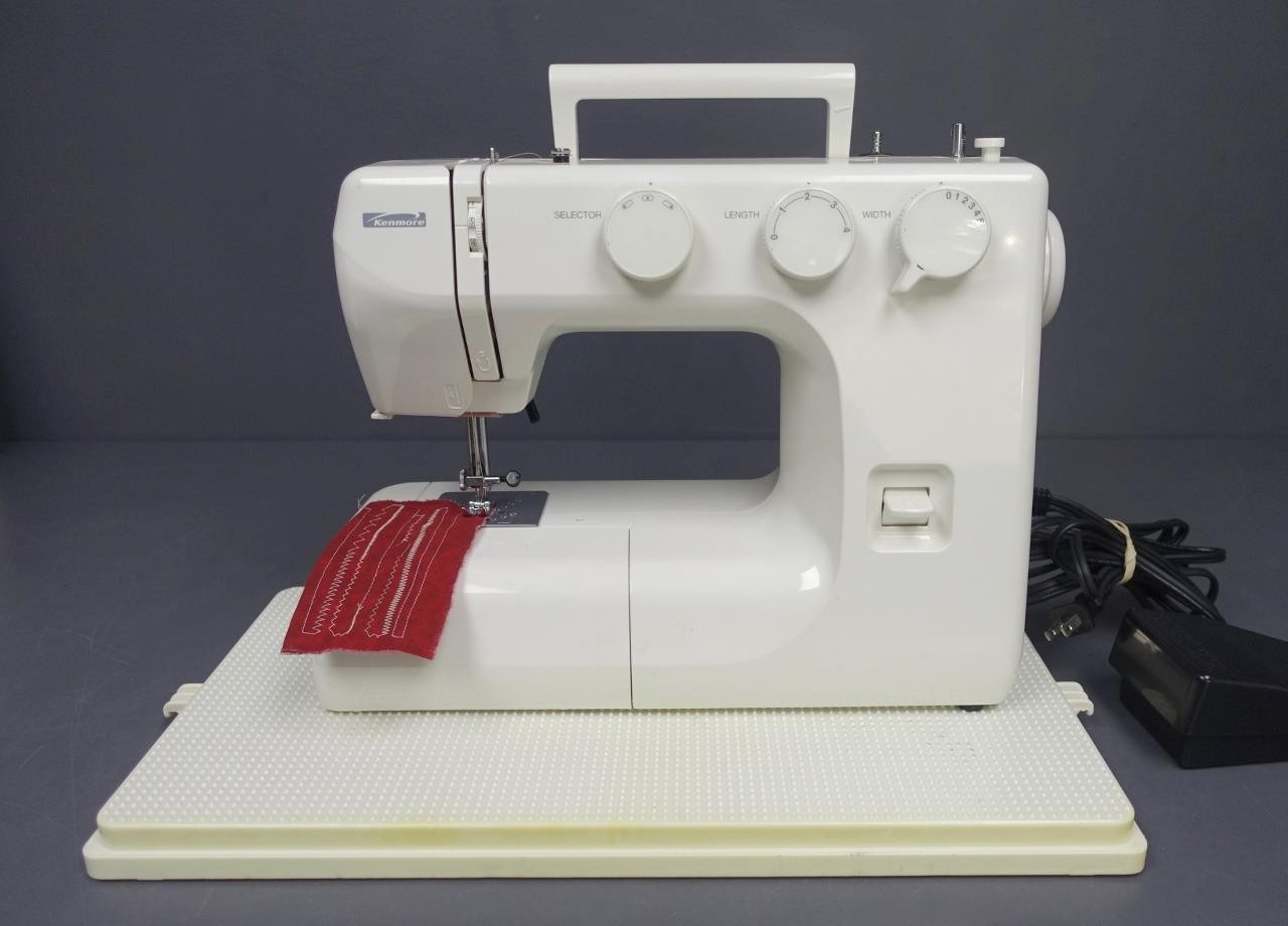 Kenmore 385.12102 Sewing Machine +Manual/Accessories/Case Tested