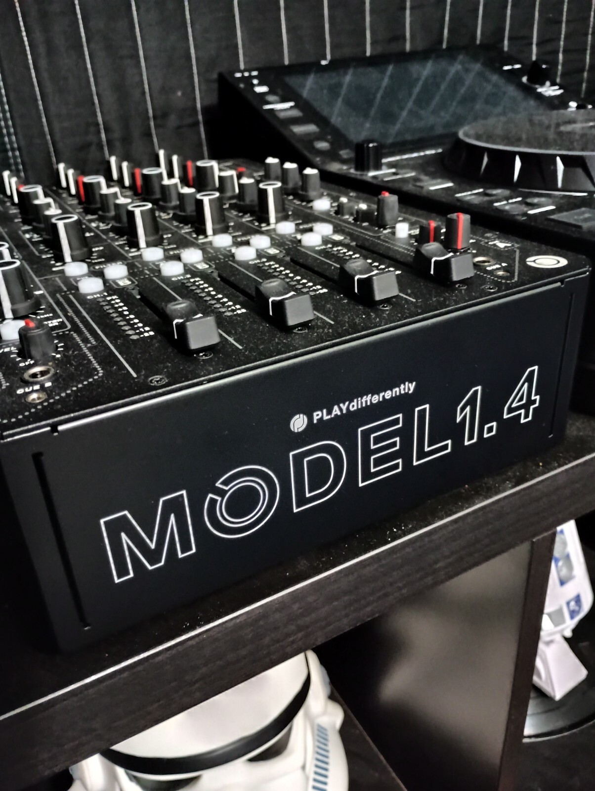 PLAY DIFFERENTLY Model 1.4 4-Channel Premium Analog DJ Mixer