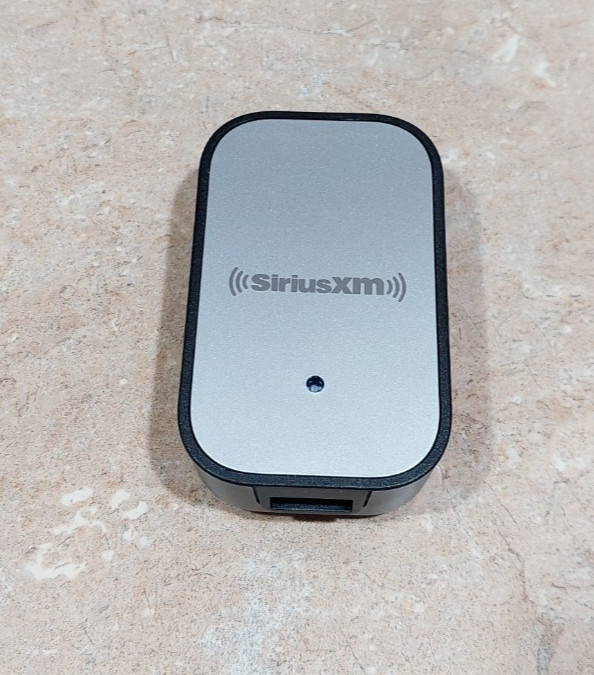 Original SiriusXM Lynx USBACSM5V1A AC WALL USB Charger Adapter 5V 1A 100-240V