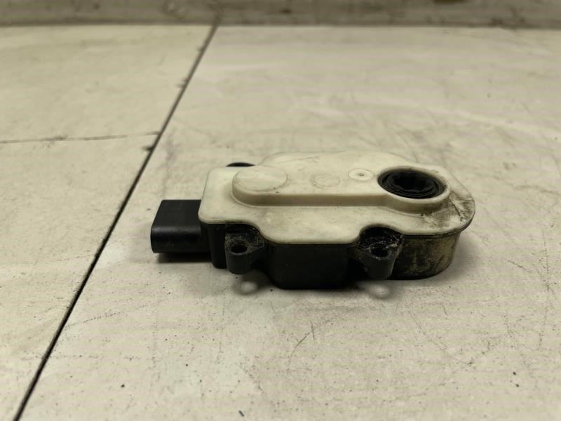 2015 FORD TAURUS SE SHUTTER ACTUATOR MOTOR OEM+
