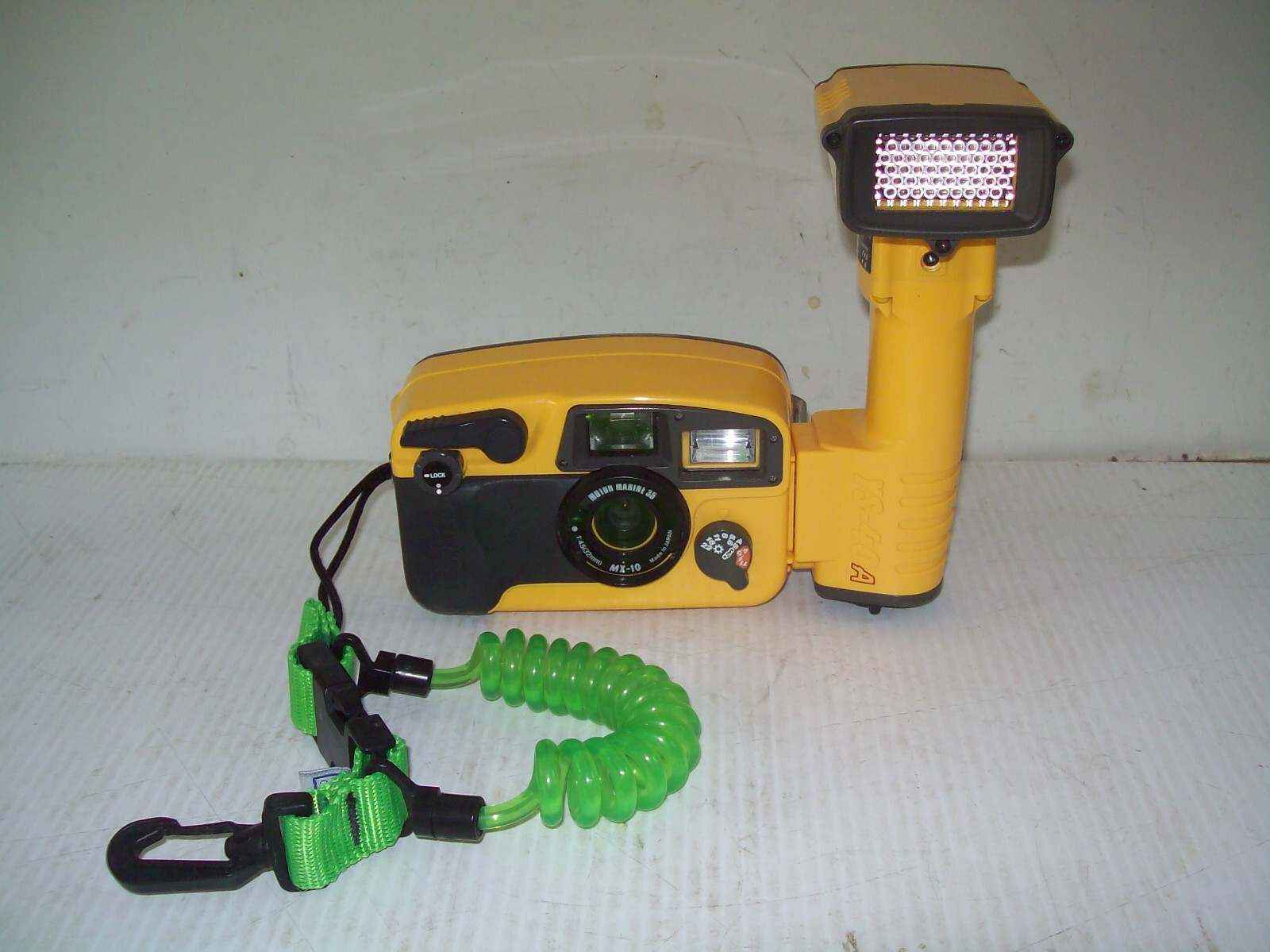 Sea & Sea Moto Marine Underwater Camera & YS-40A Flash FOR PARTS OR REPAIR