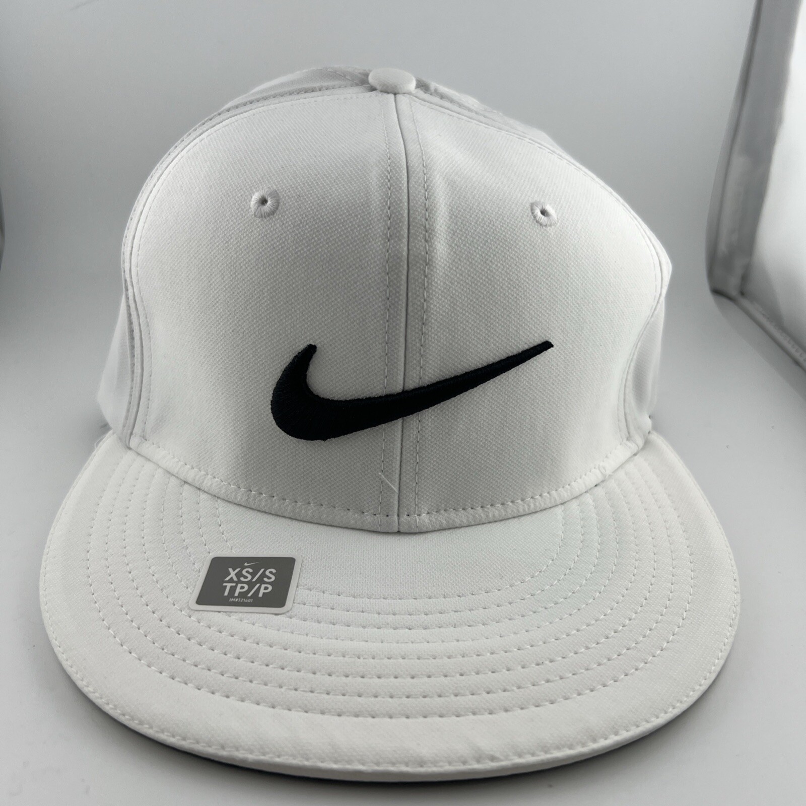 Nike Dri-Fit Hat Adult Unisex Size XS/SM White Flex Fit New With Tags 727032101