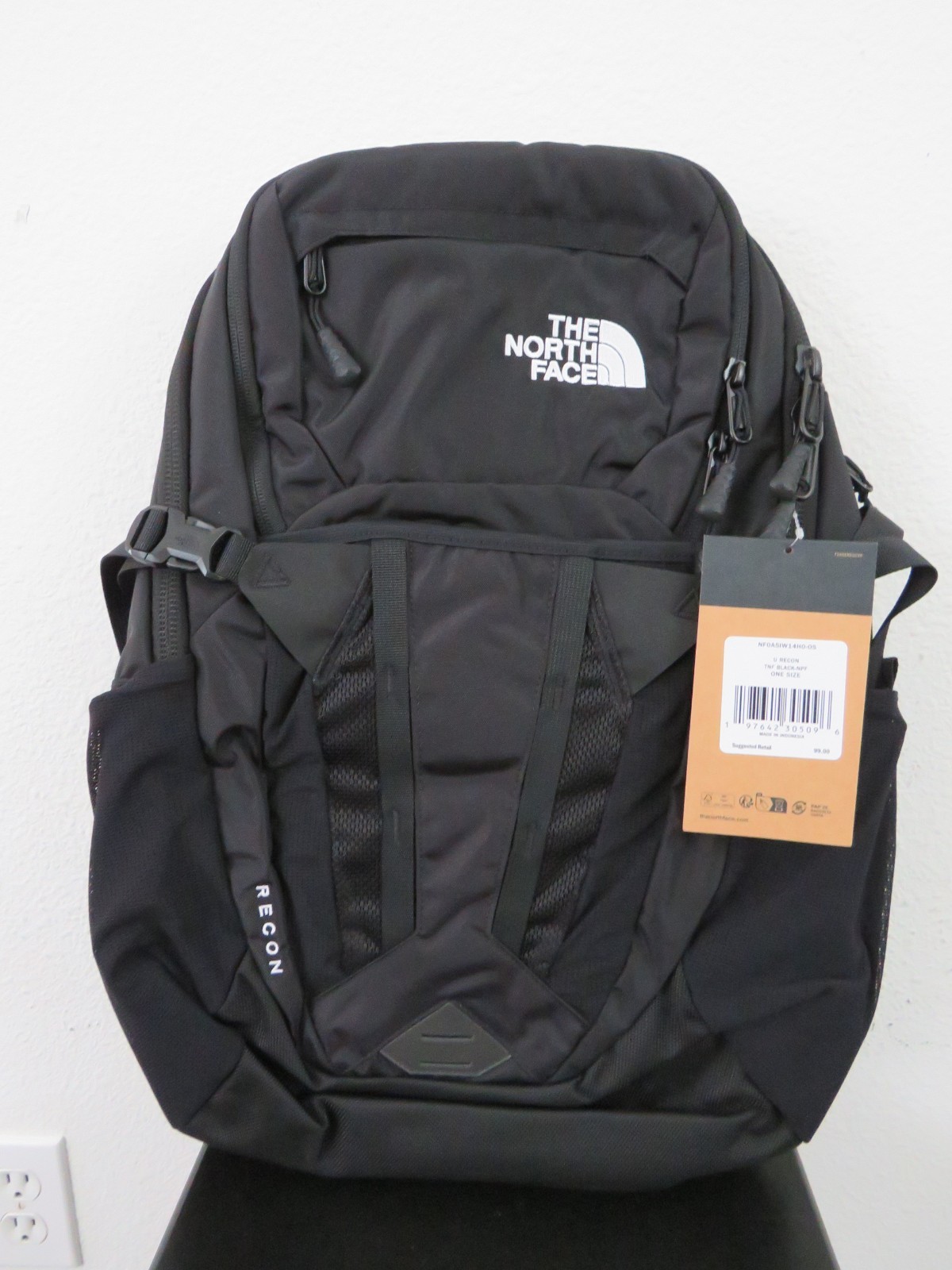 NWT The North Face Unisex RECON Day Travel Hike Student Backpack - Black $130