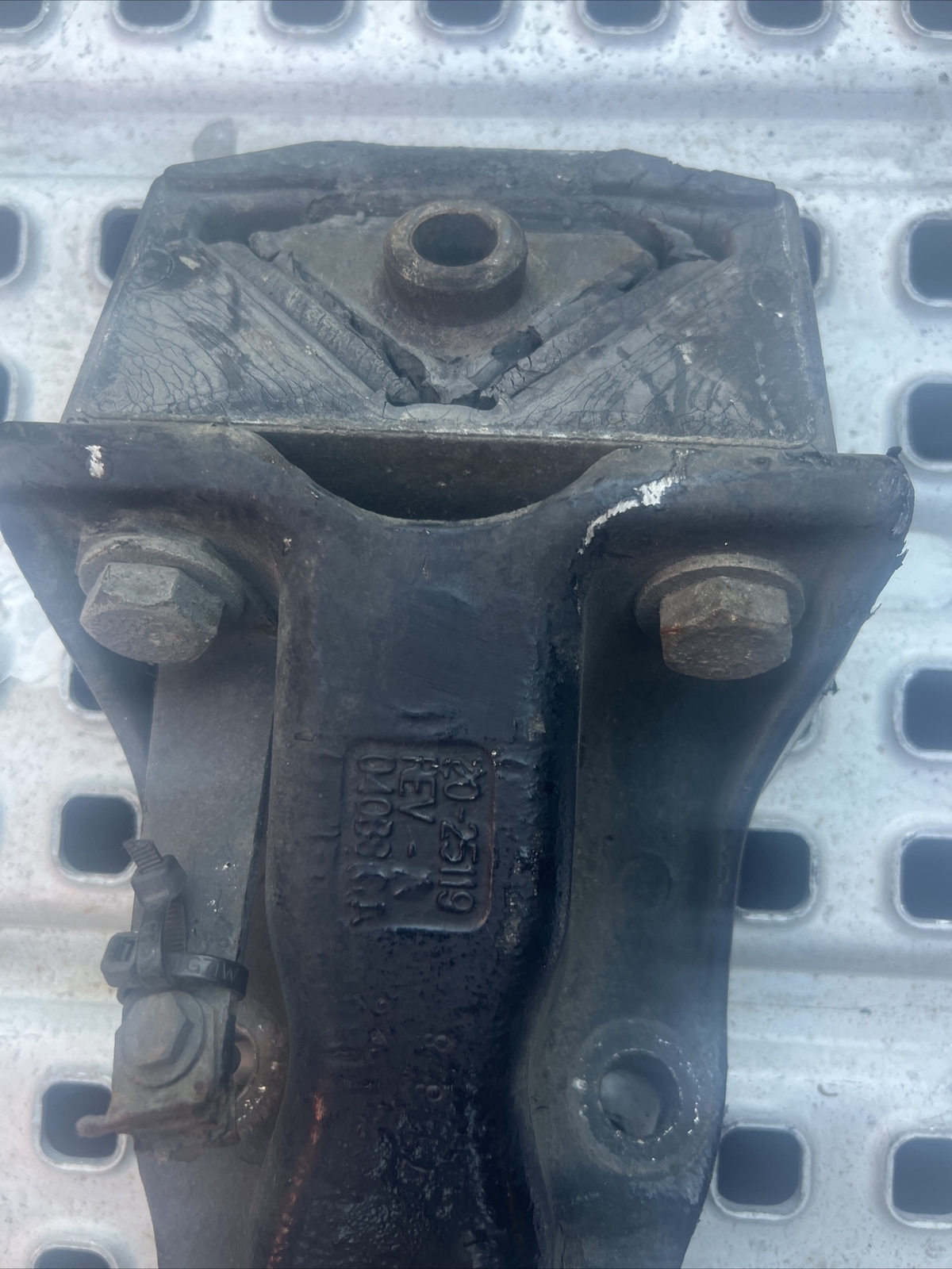 Peterbilt 387 Cab SUPPORT ,MOUNT, BRACKET SUSPENSION MOUNT 20-25119