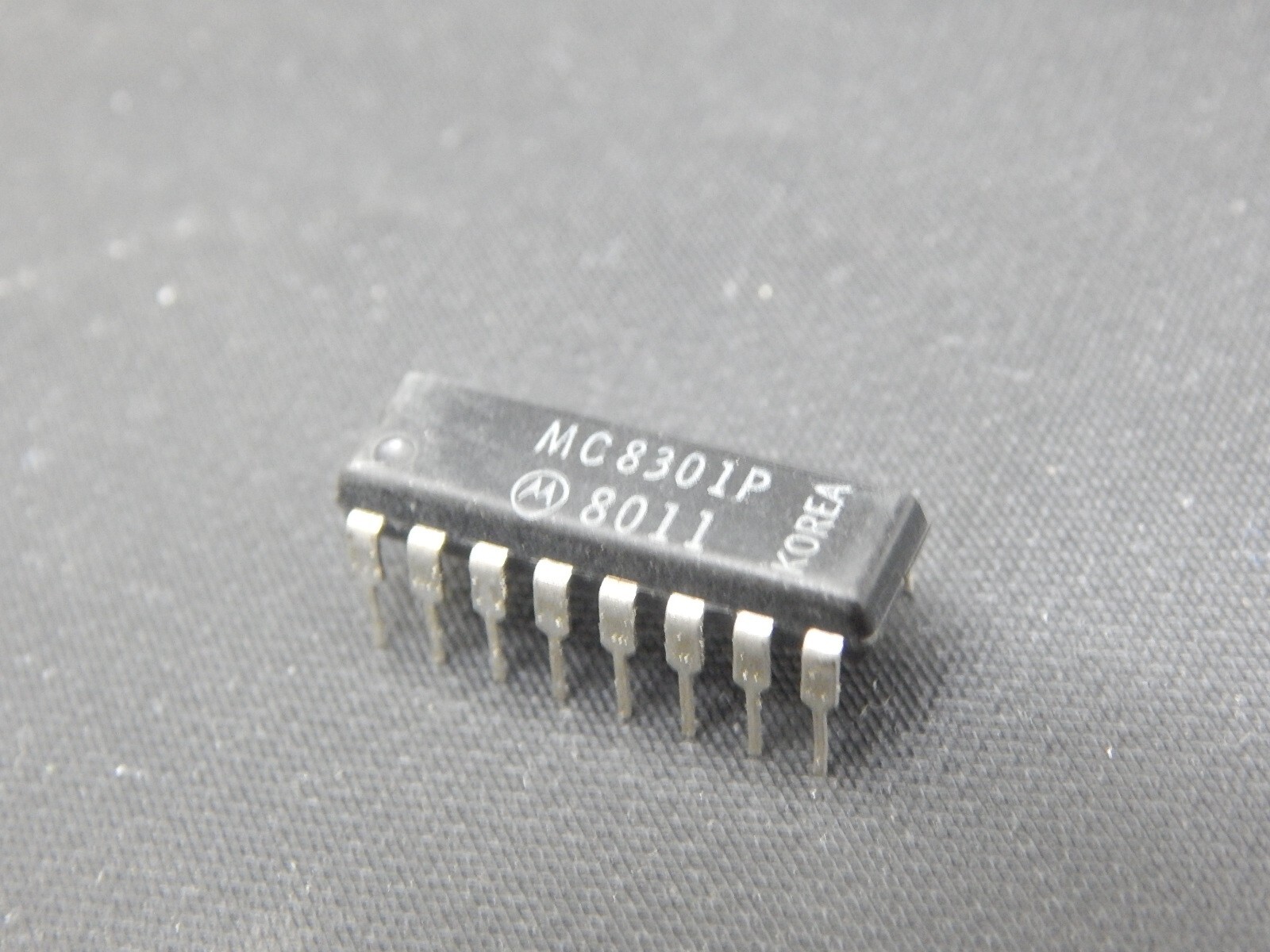 MOTOROLA MC8301P BCD-to-One-of-Ten Decoder 16 PIN DIP - USA SELLER FAST SHIPPING