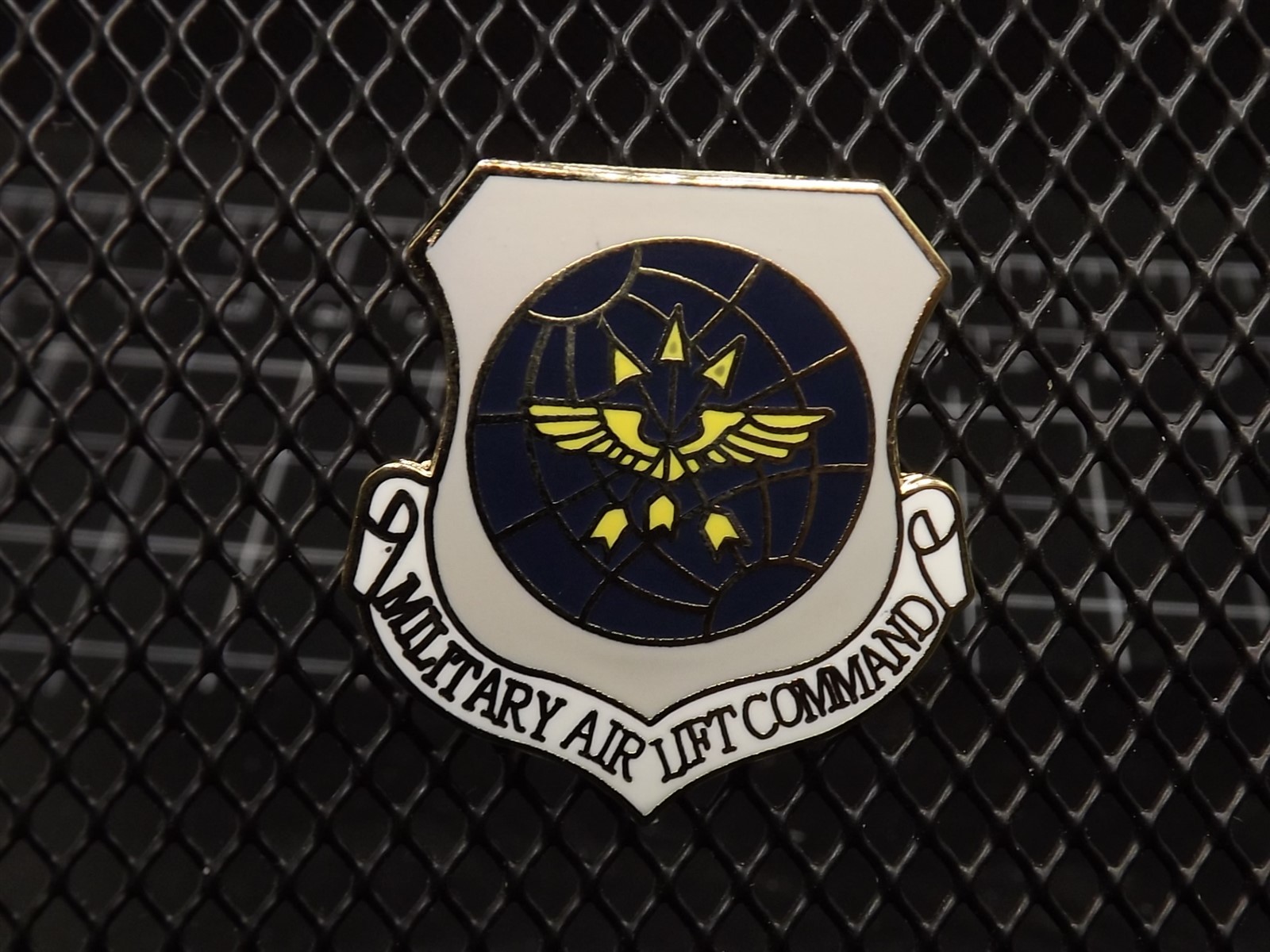 Lapel Pin USAF Military Air Lift Command Enamel 1" FREE SHIP