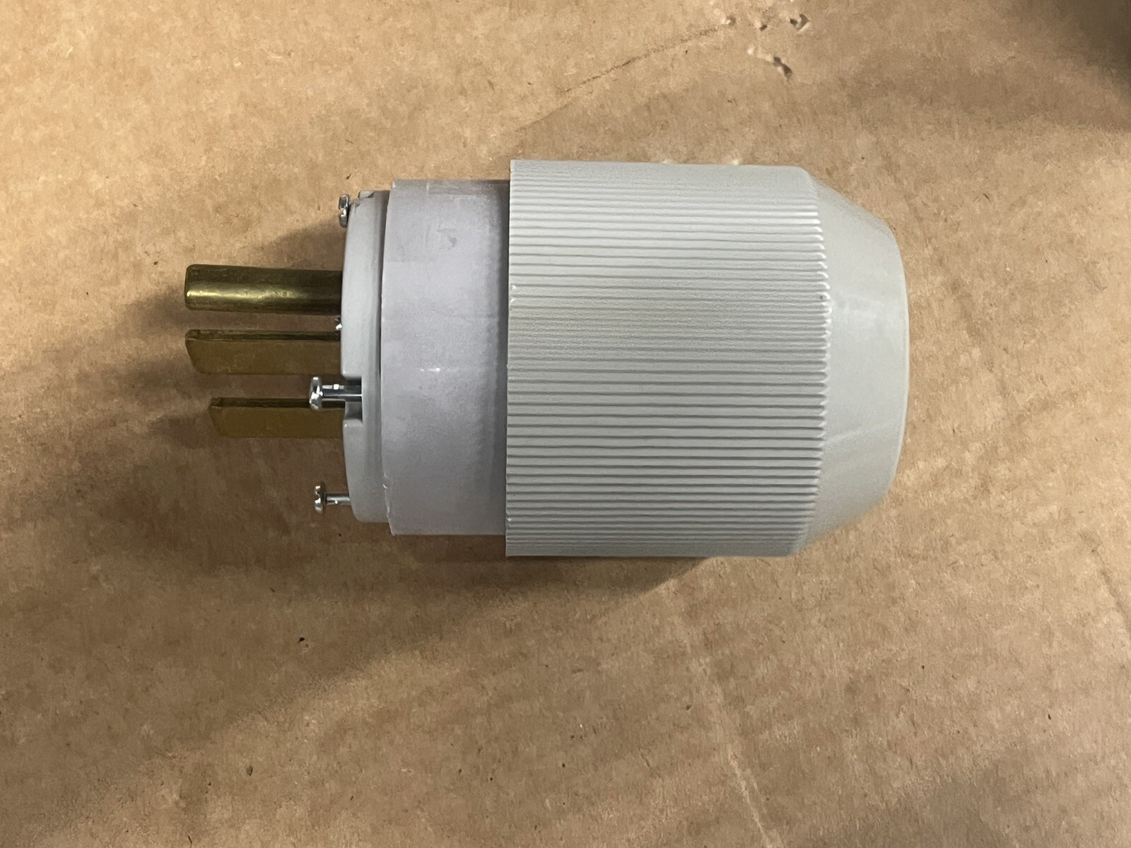 NOS Arrow-Hart 5701N Autogrip Plug 30A 250V 2-Pole 3-Wire GRD