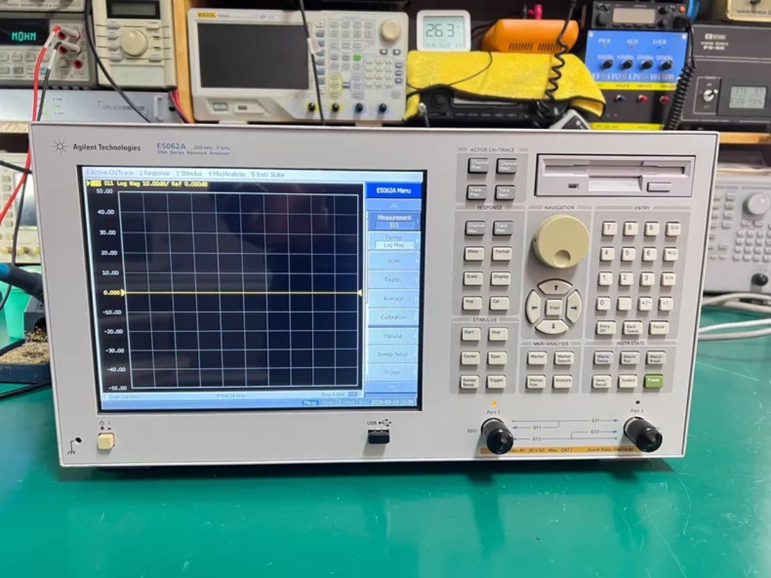 KEYSIGHT / Agilent E5062A 300kHz-3GHz Vector network Analyzer/used