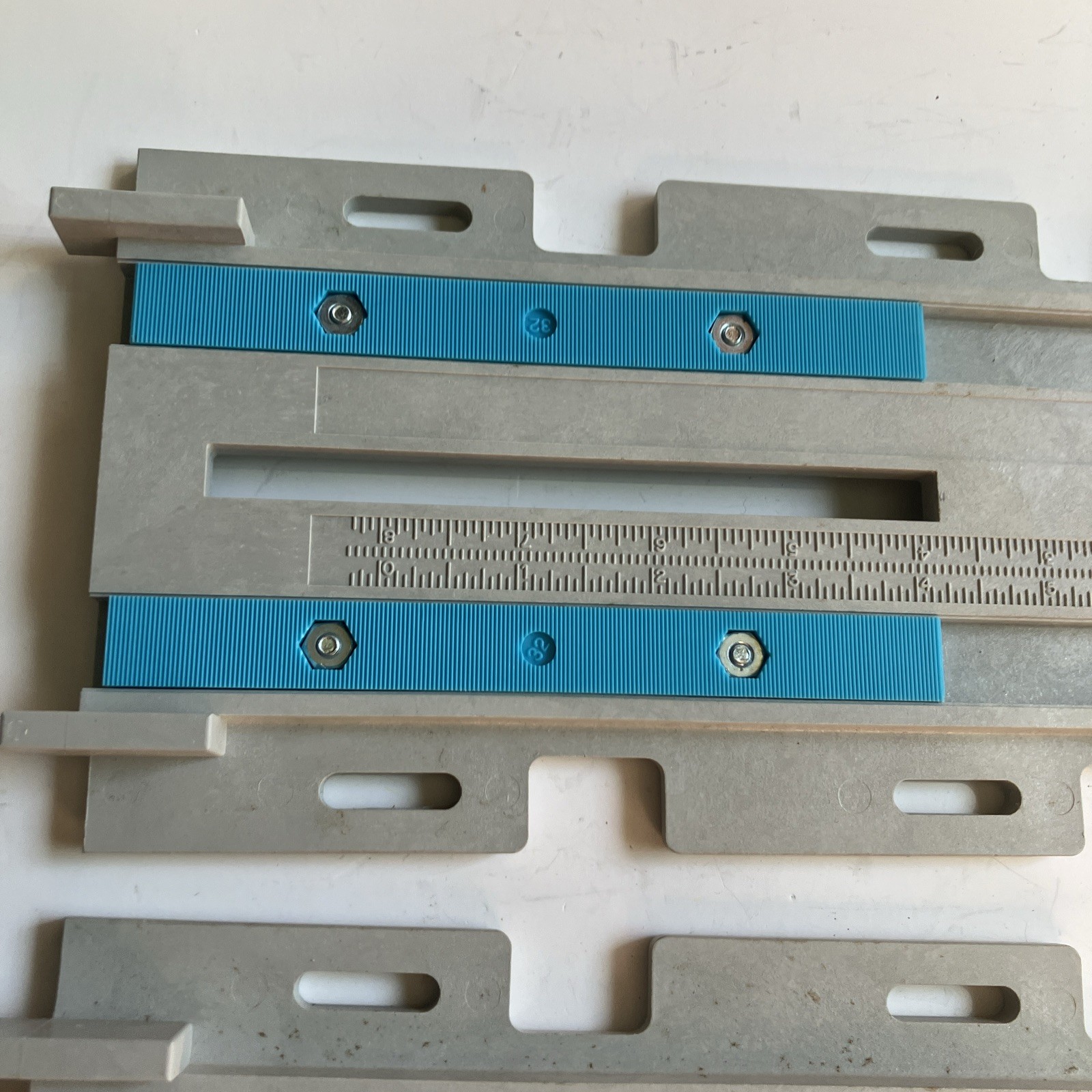 Incra Jig Universal Precision Positioning Jig | No Extra Hardware