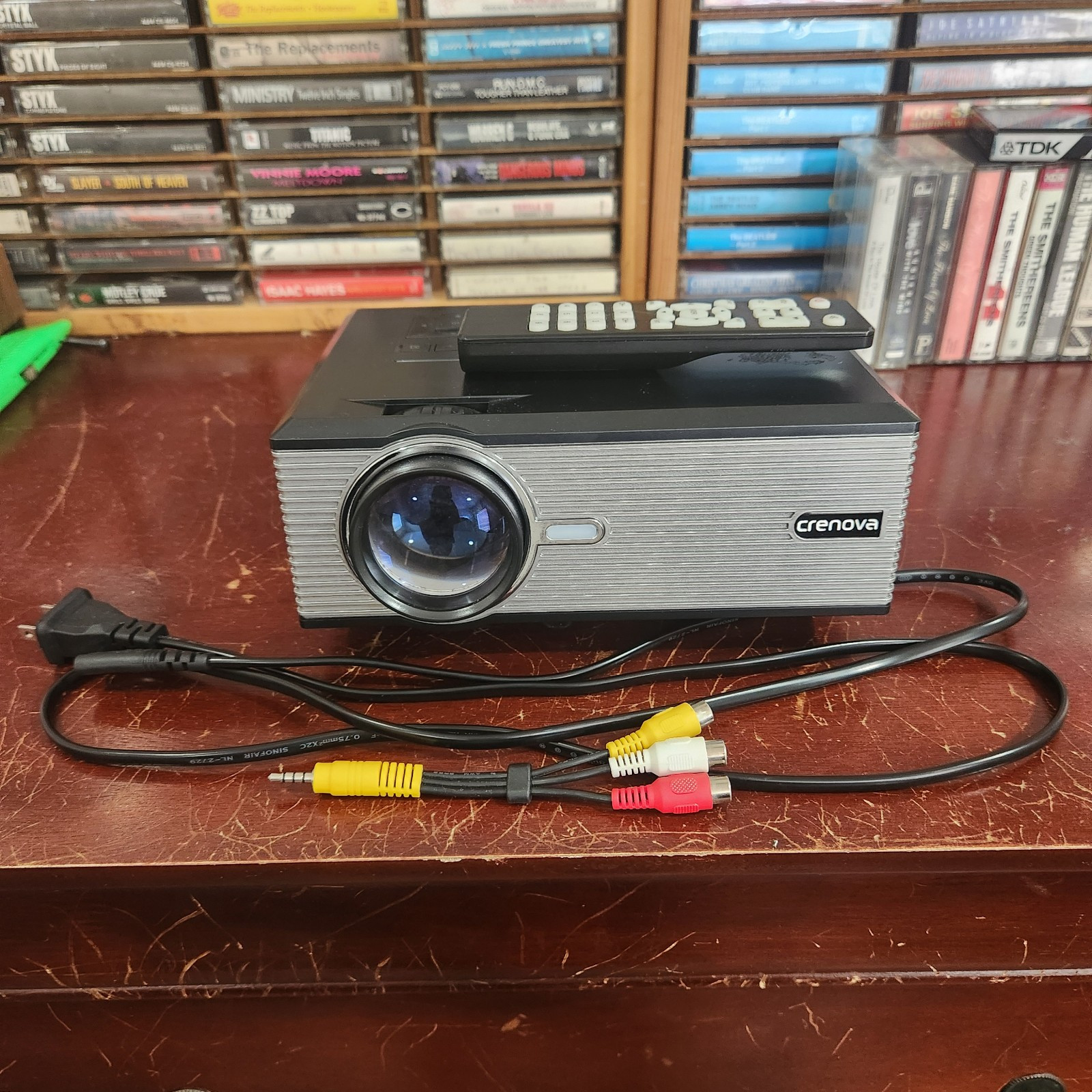 Projector / Crenova Xpe470/ Cables And Remote Tested!
