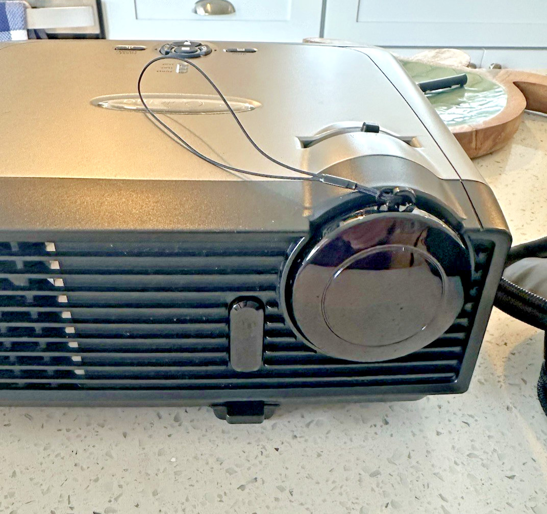 Optoma DLP Projection Display Model EP719 DLP Projector With Case Wires Remote