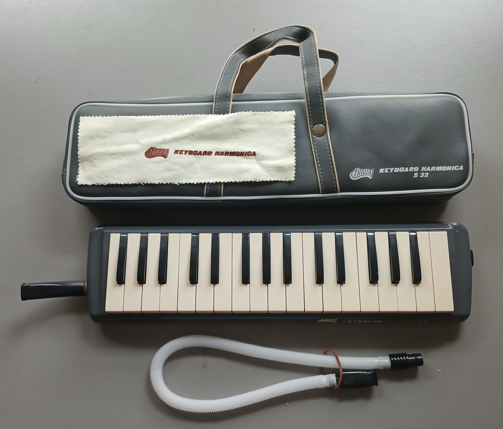 HUANG  S-32  KEYBOARD HARMONICA   w/ MOUTHPIECE, BLOW HOSE  &  CASE